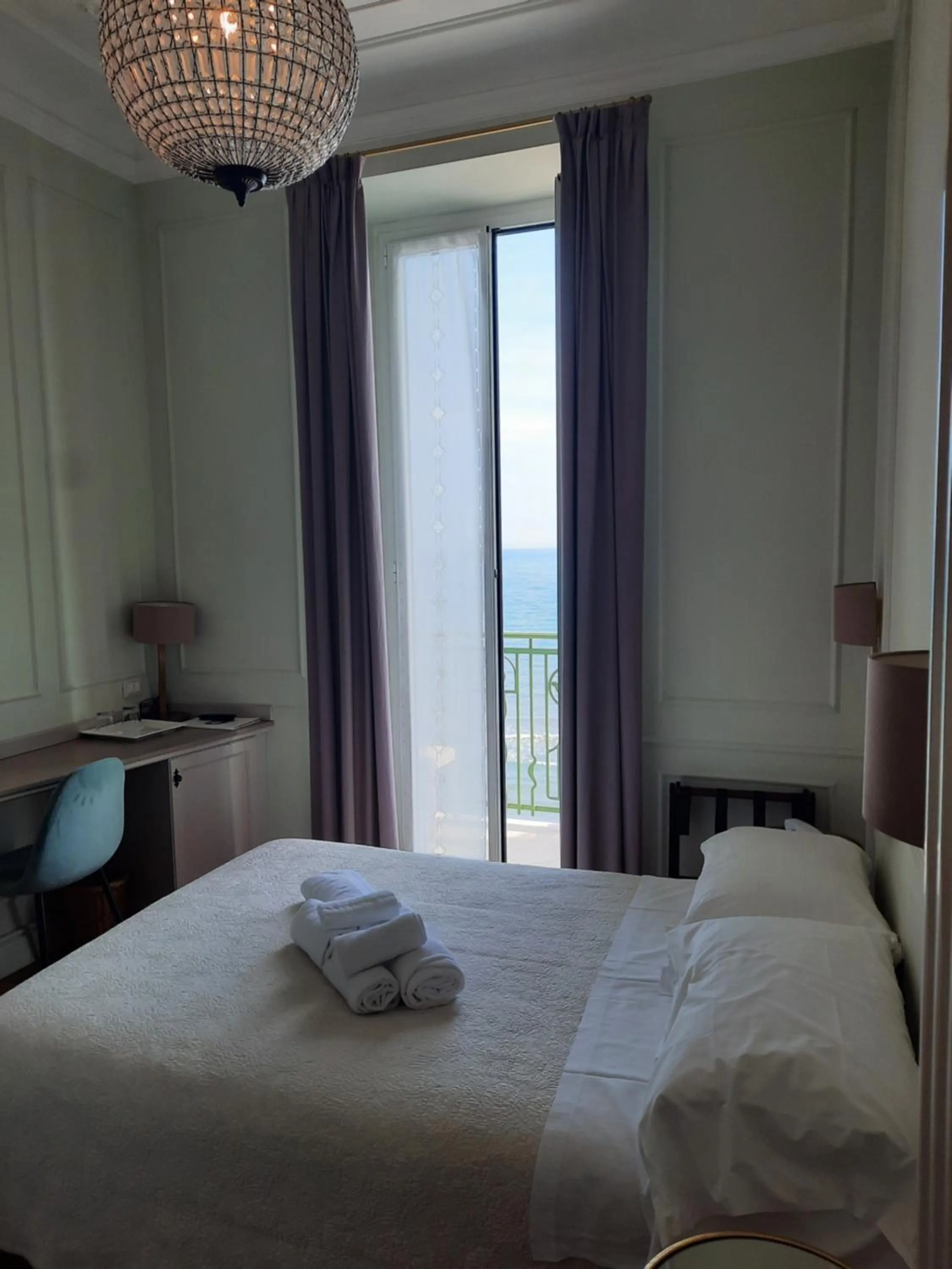 Bed in Hotel Eden Alaxi Hotels