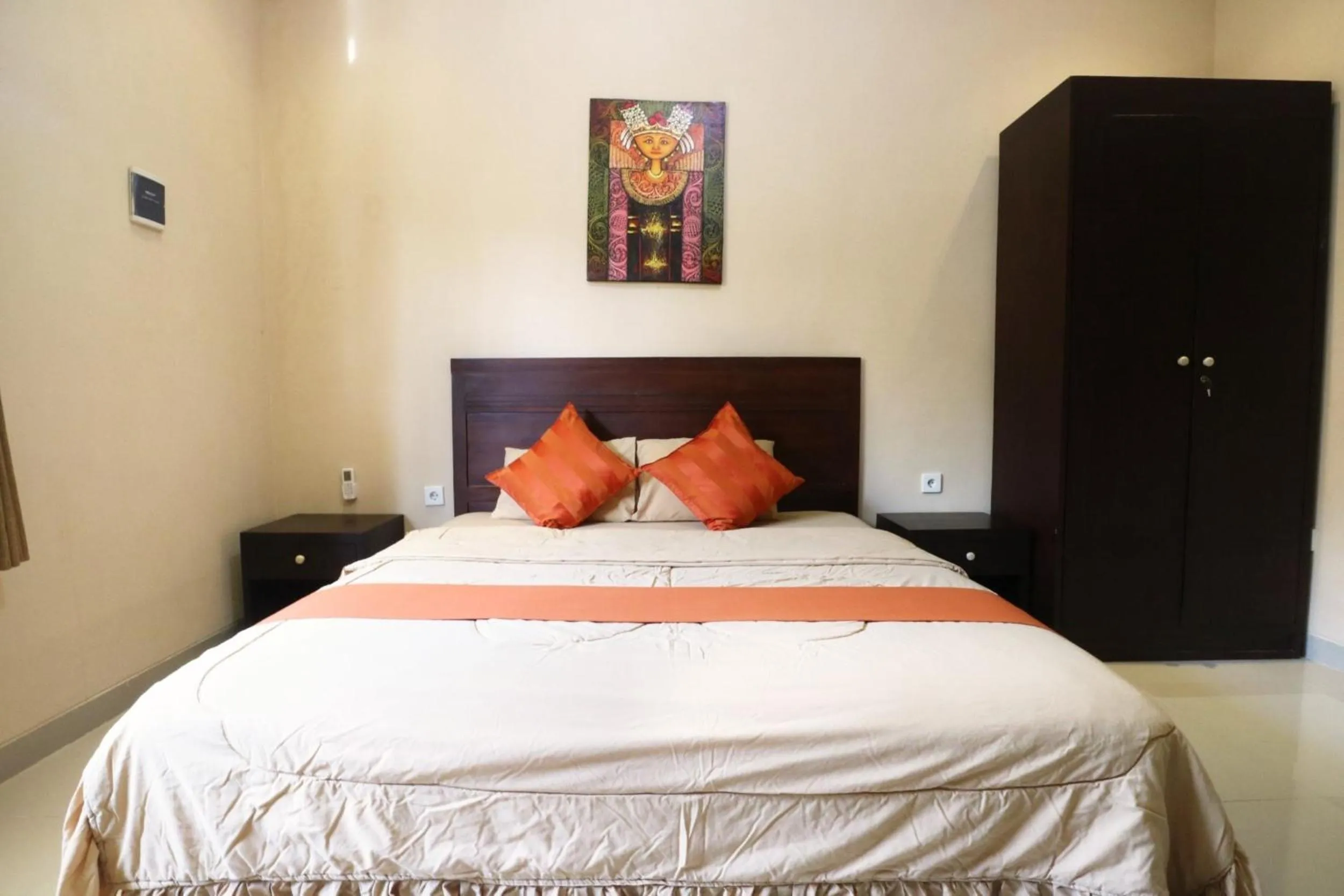 Bedroom, Bed in Dee Mansion