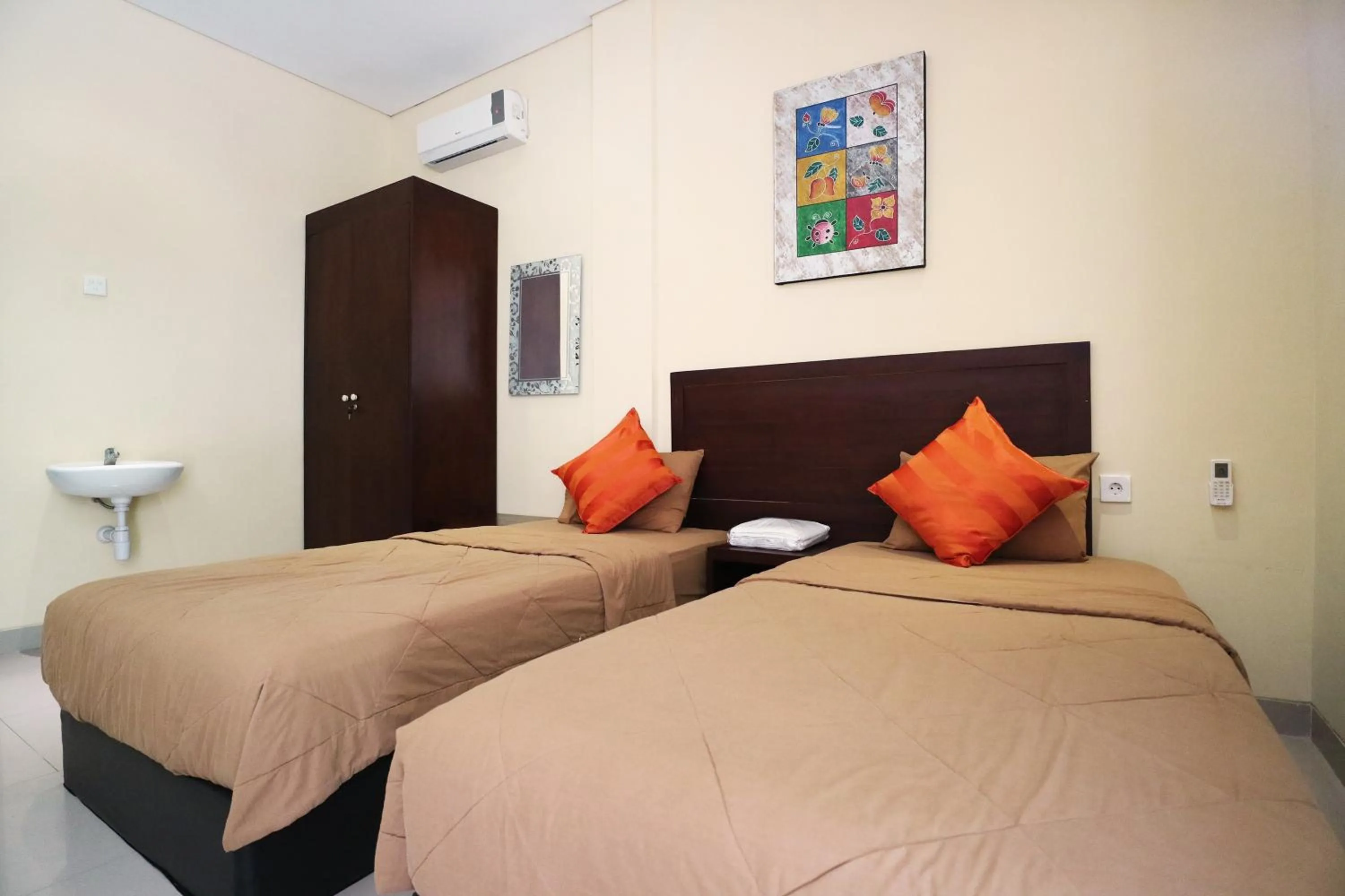 Bedroom, Bed in Dee Mansion