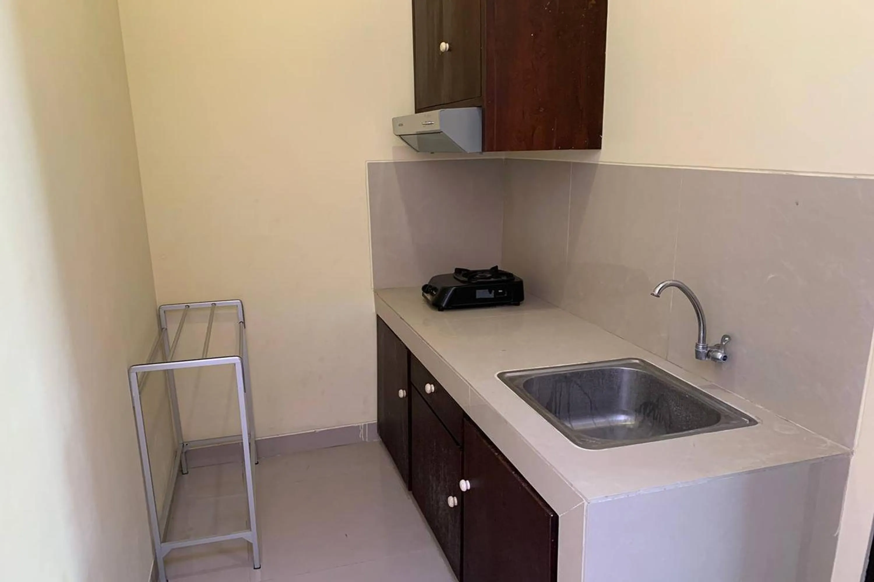 Kitchen or kitchenette in Dee Mansion