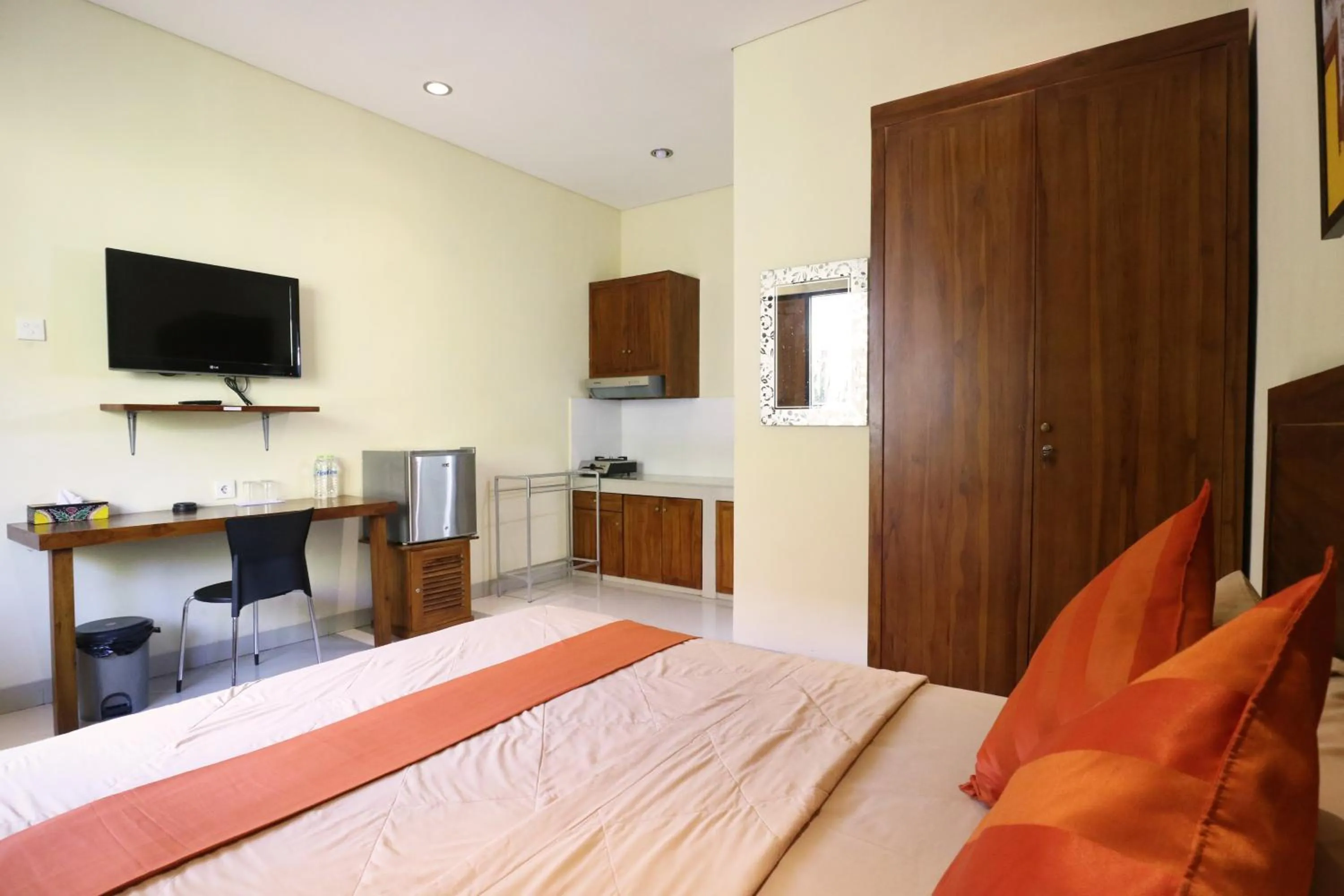 Bedroom, Bed in Dee Mansion