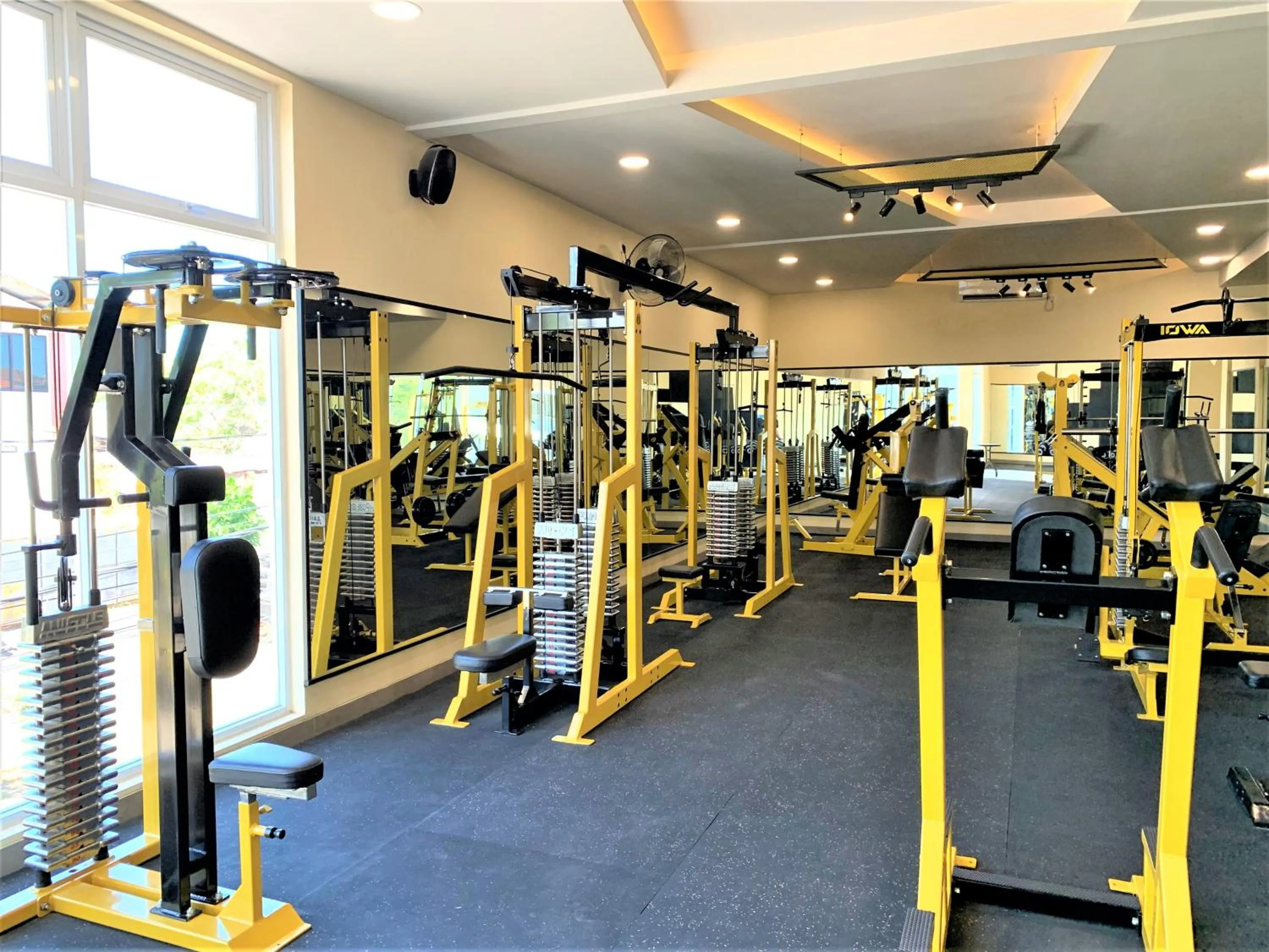 Fitness centre/facilities in Dee Mansion