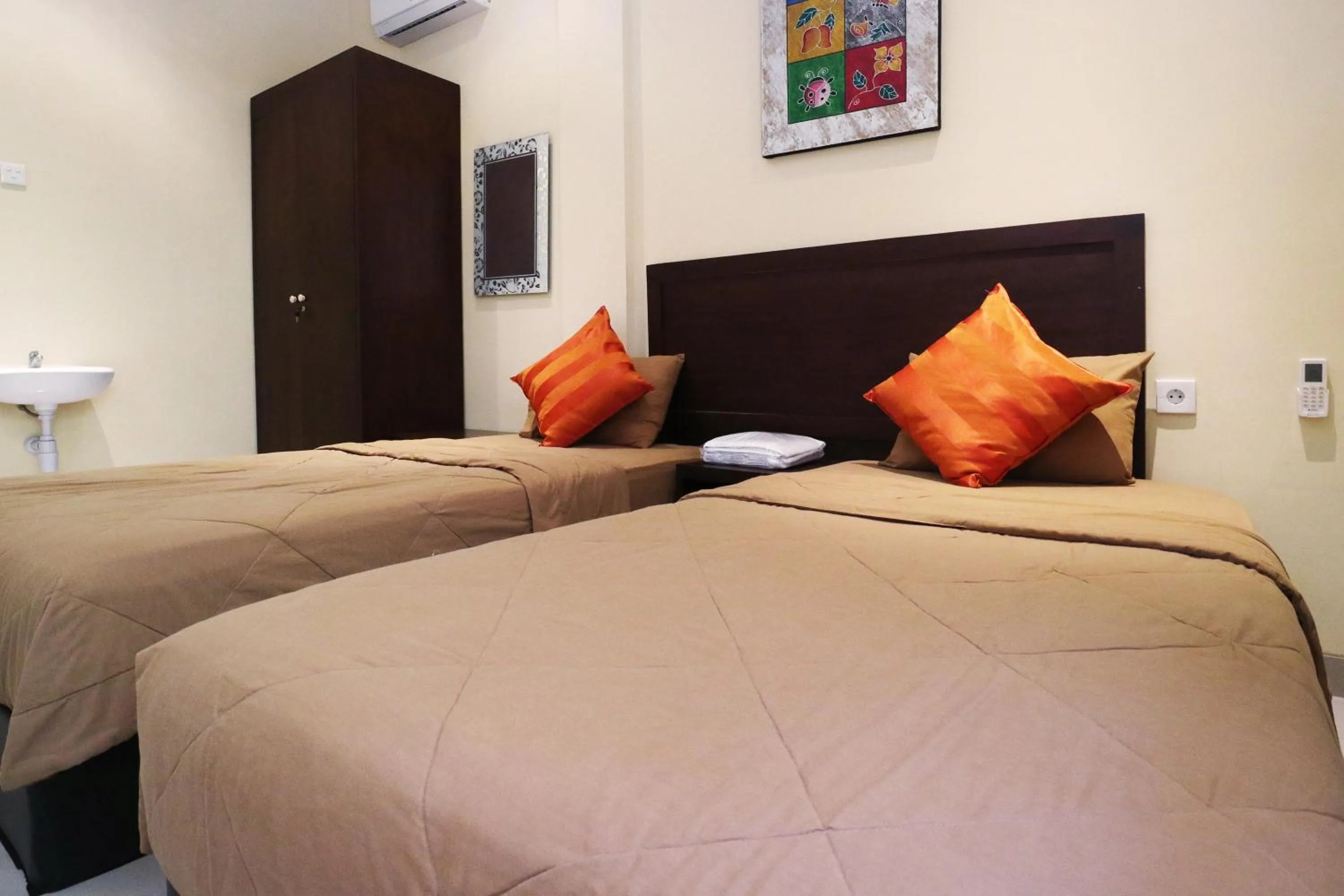 Bedroom, Bed in Dee Mansion