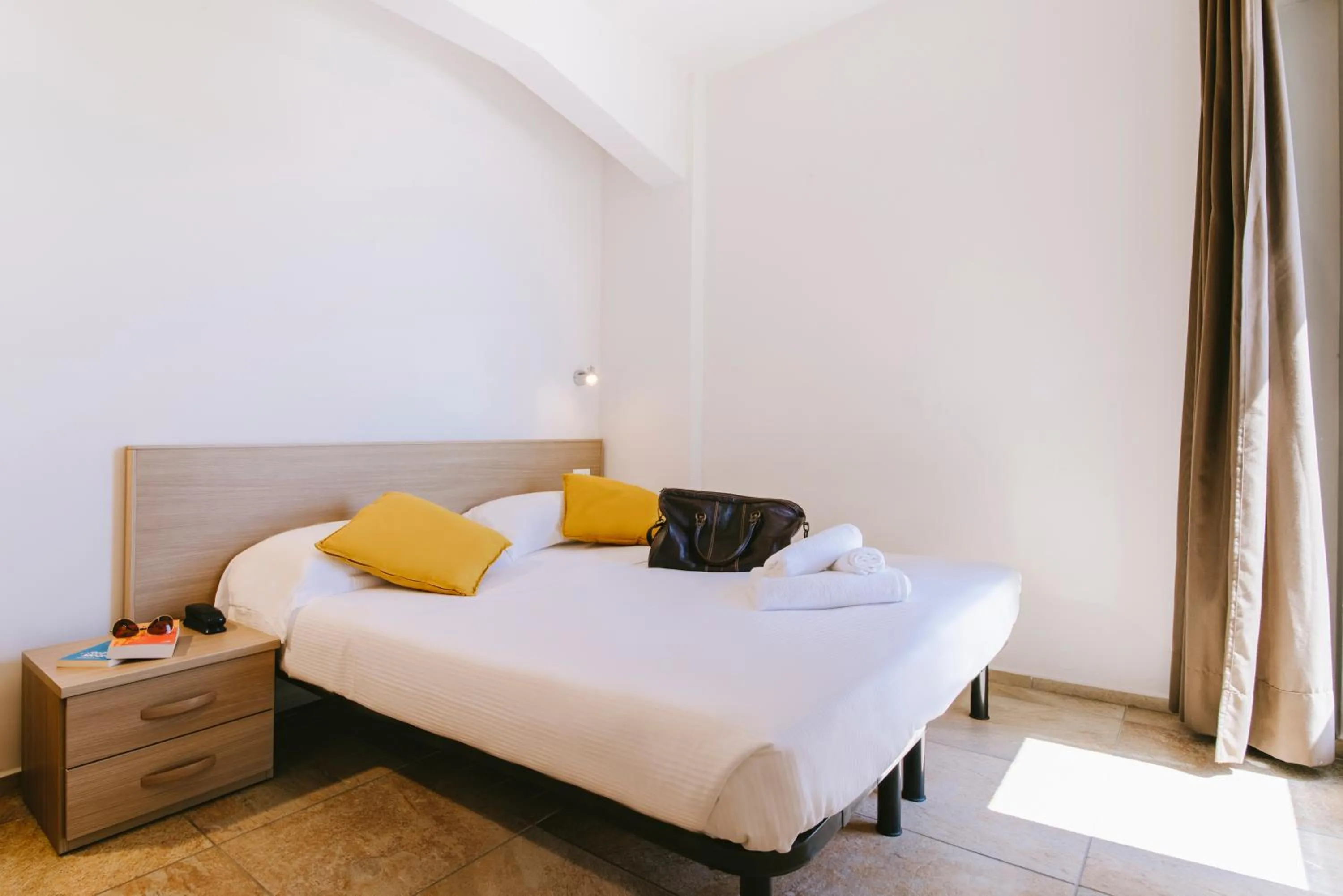 Photo of the whole room, Bed in Hotel Jolly Roger