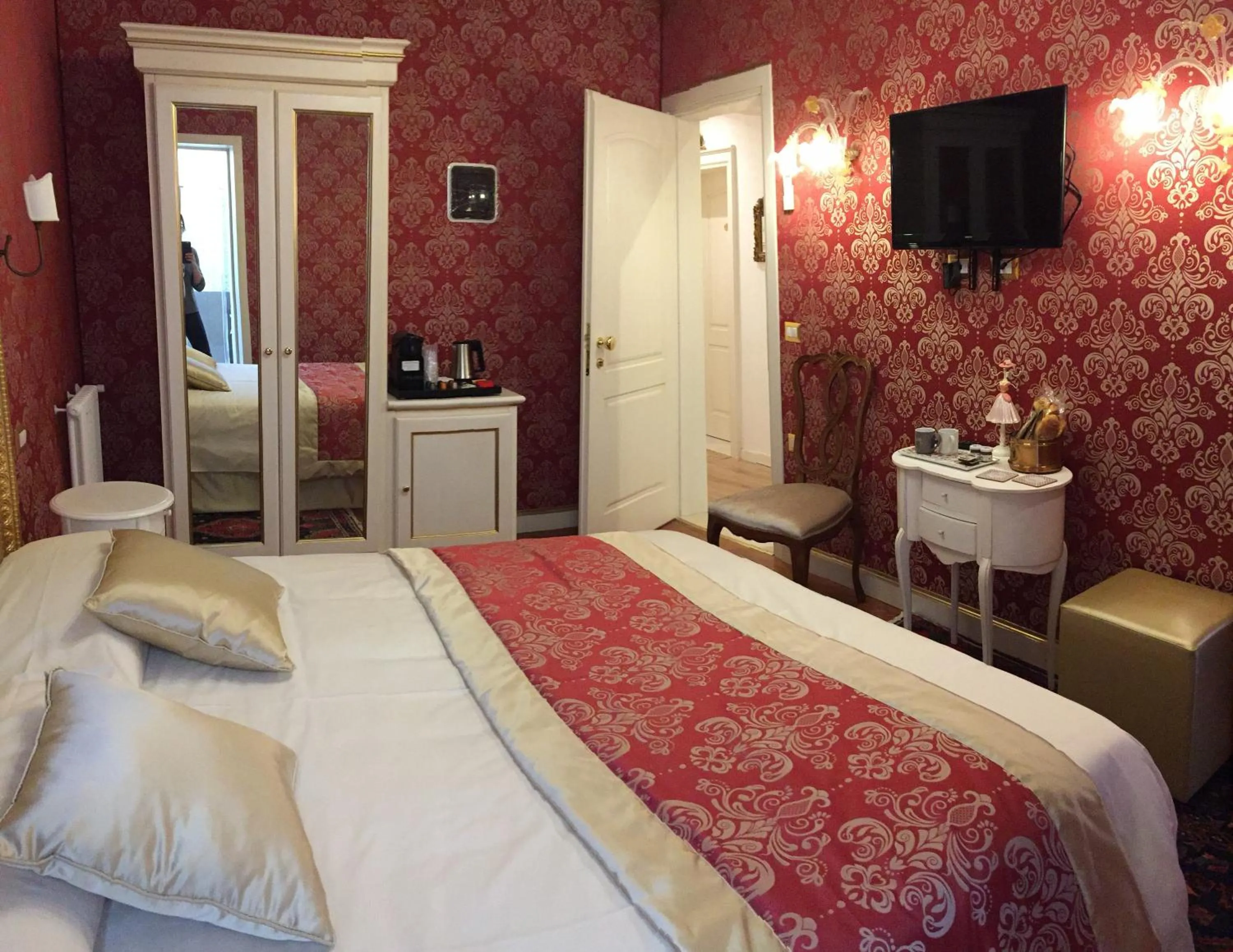 Photo of the whole room, Bed in 40.17 SAN MARCO