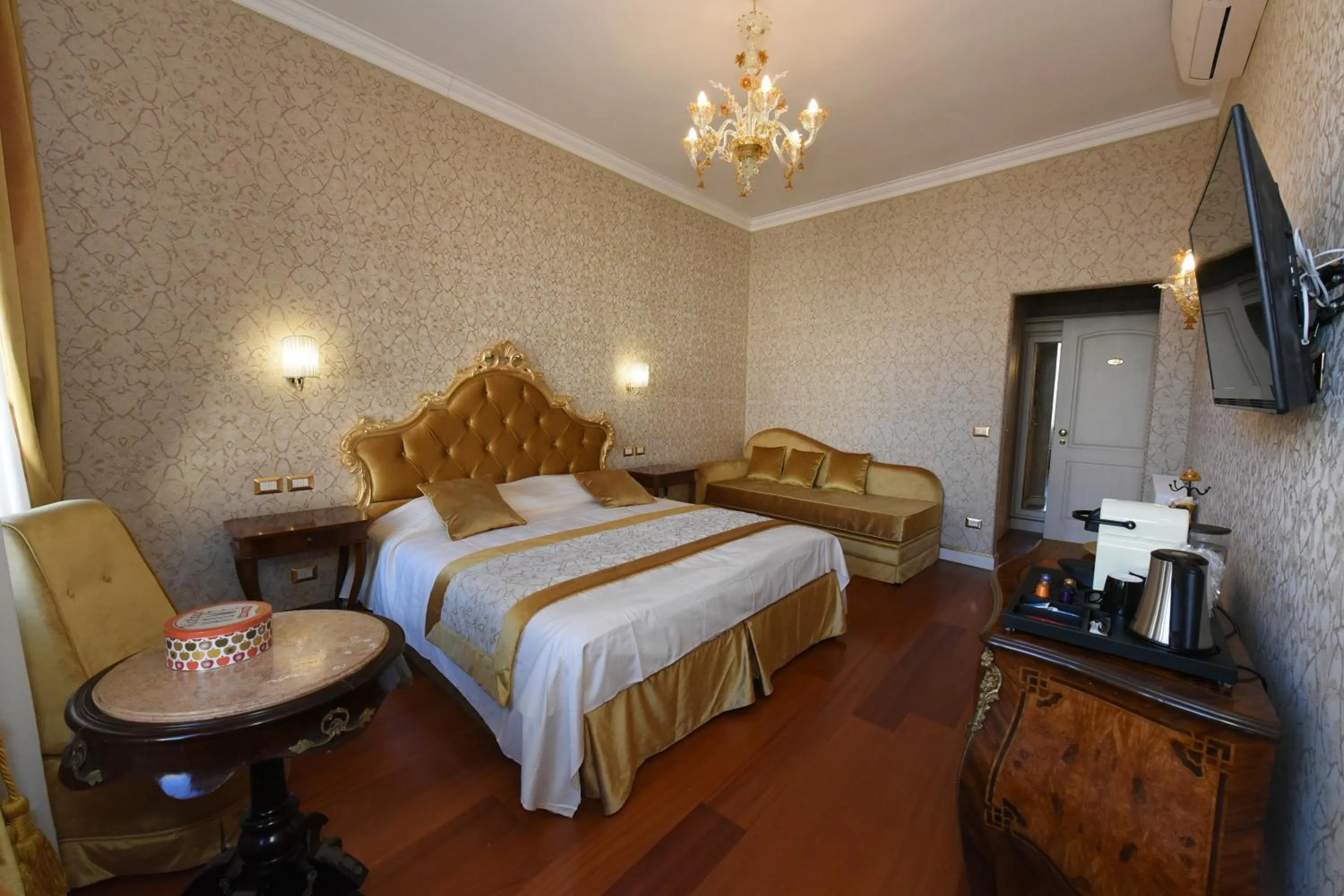 Photo of the whole room, Bed in 40.17 SAN MARCO