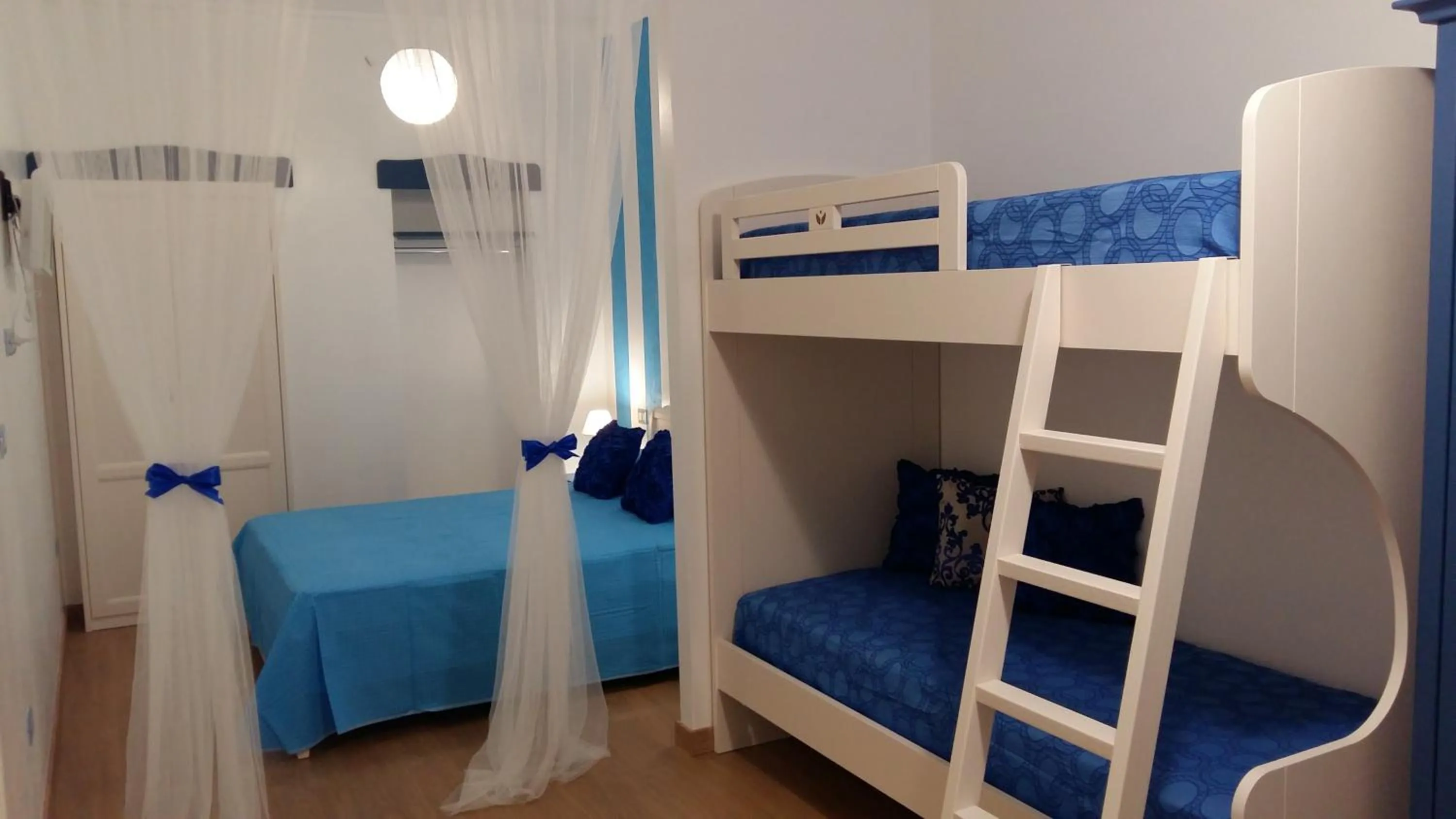 Bed in B&B Una Rotonda sul mare