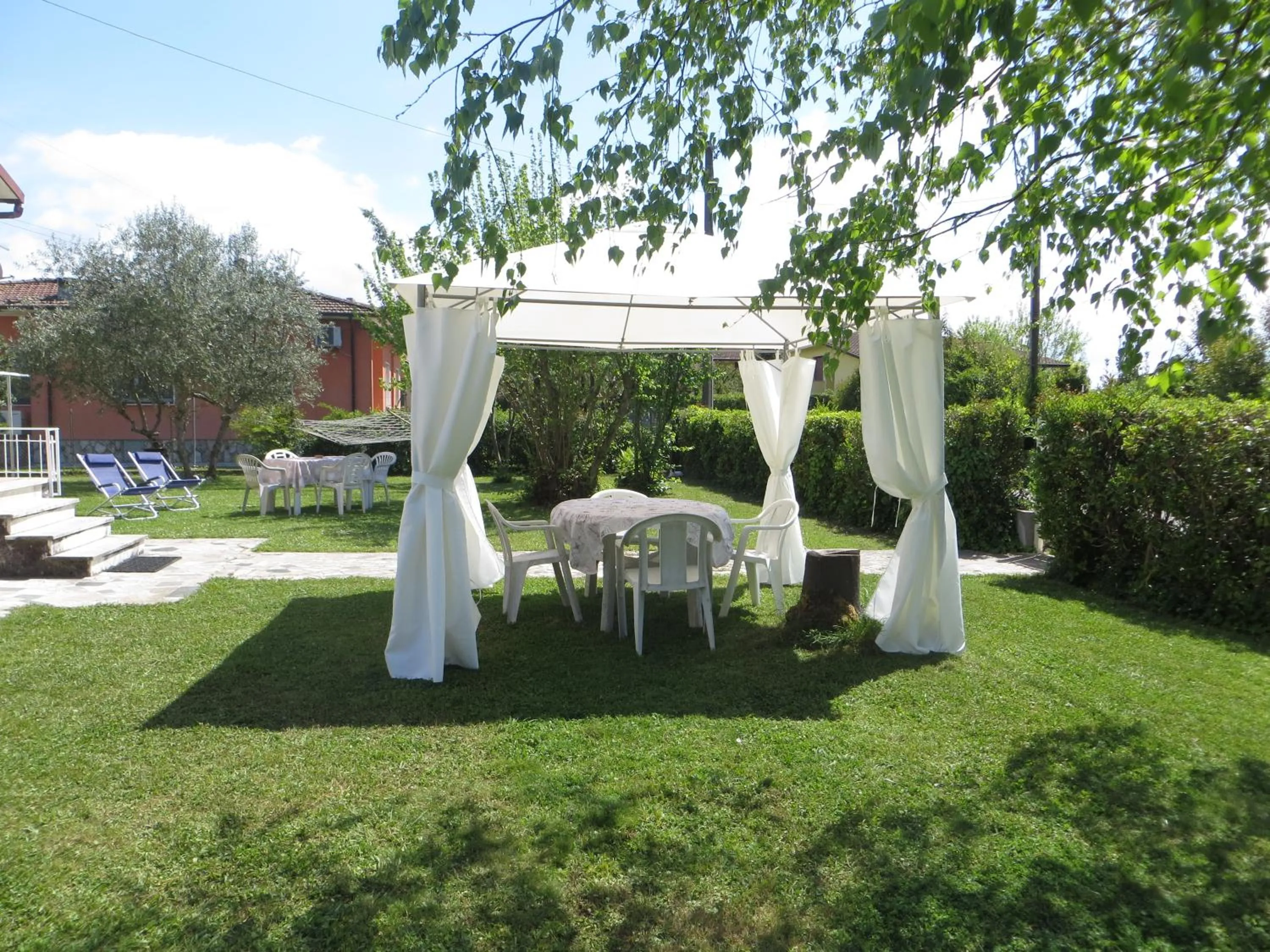 Garden in La Mimosa Chic