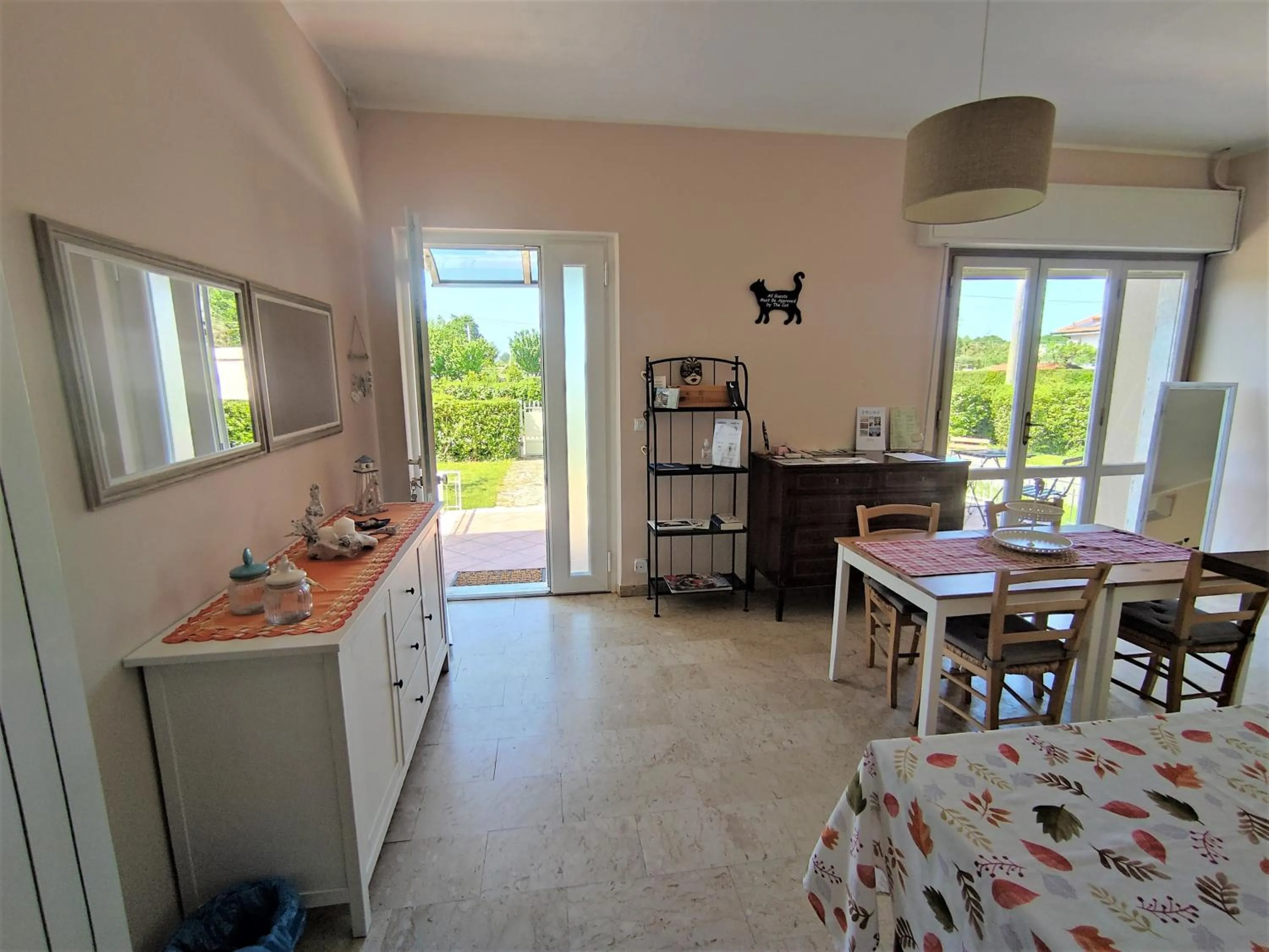 Communal lounge/ TV room in La Mimosa Chic