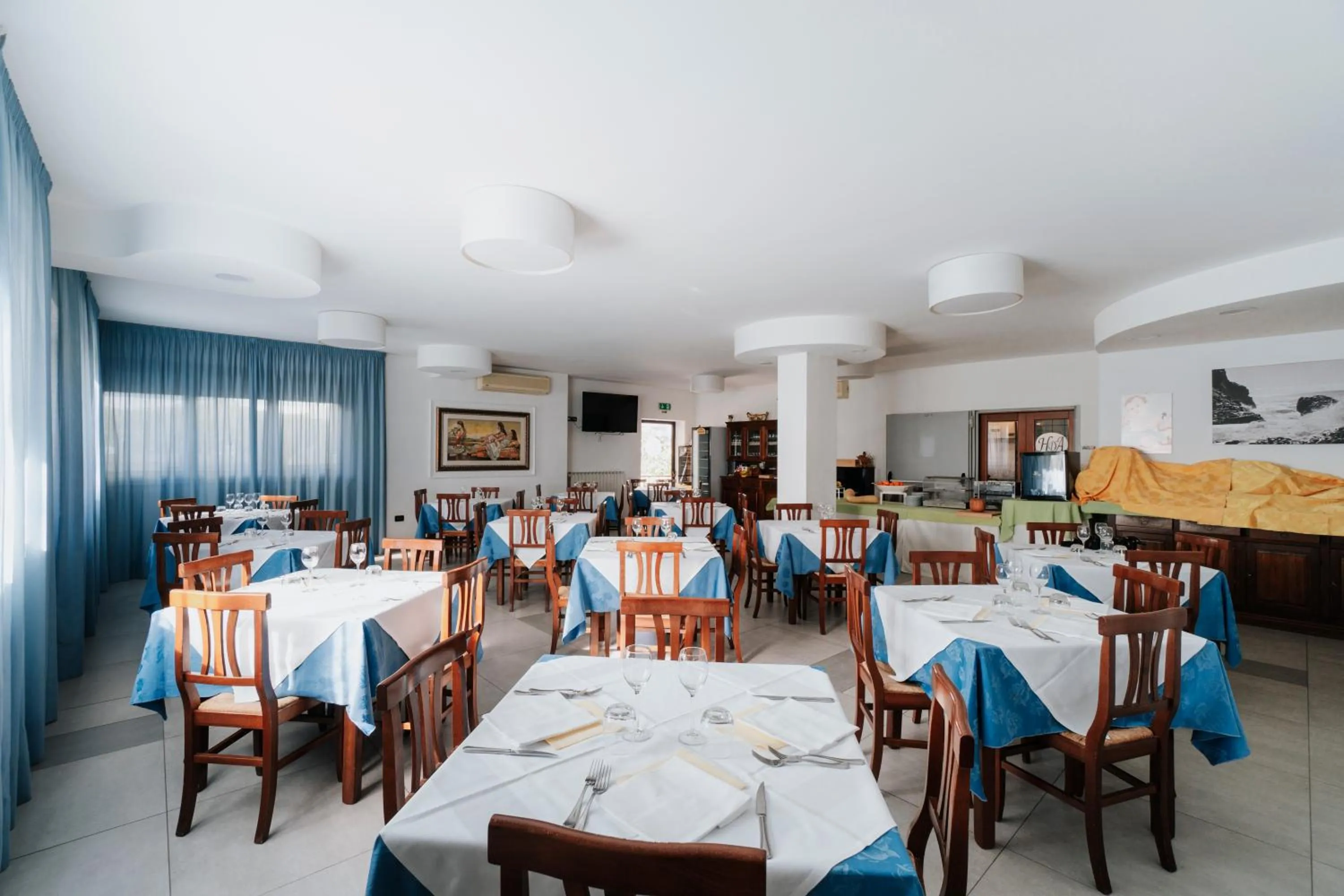Restaurant/places to eat in Hotel D'Atri