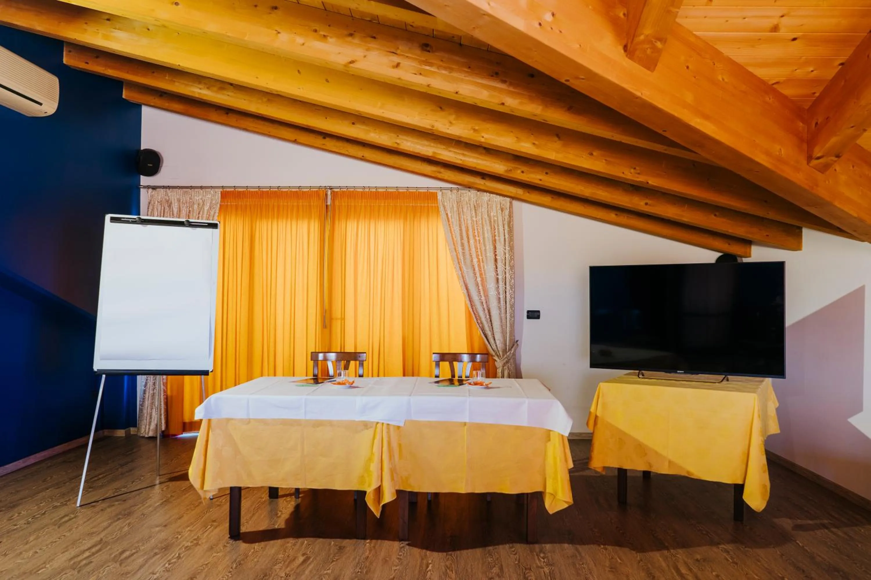 Business facilities in Hotel D'Atri