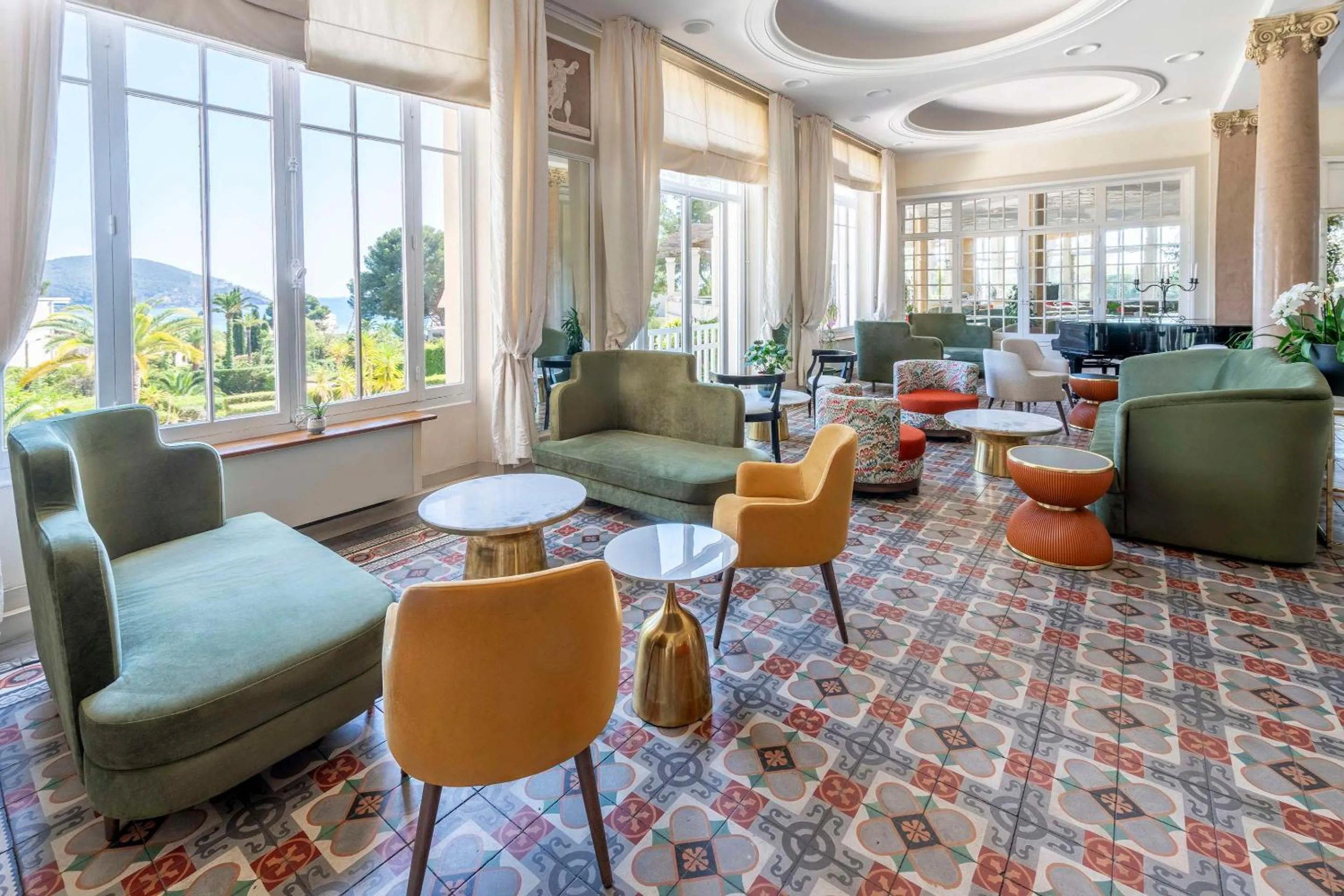 Living room in Grand Hotel Des Lecques; BW Signature Collection