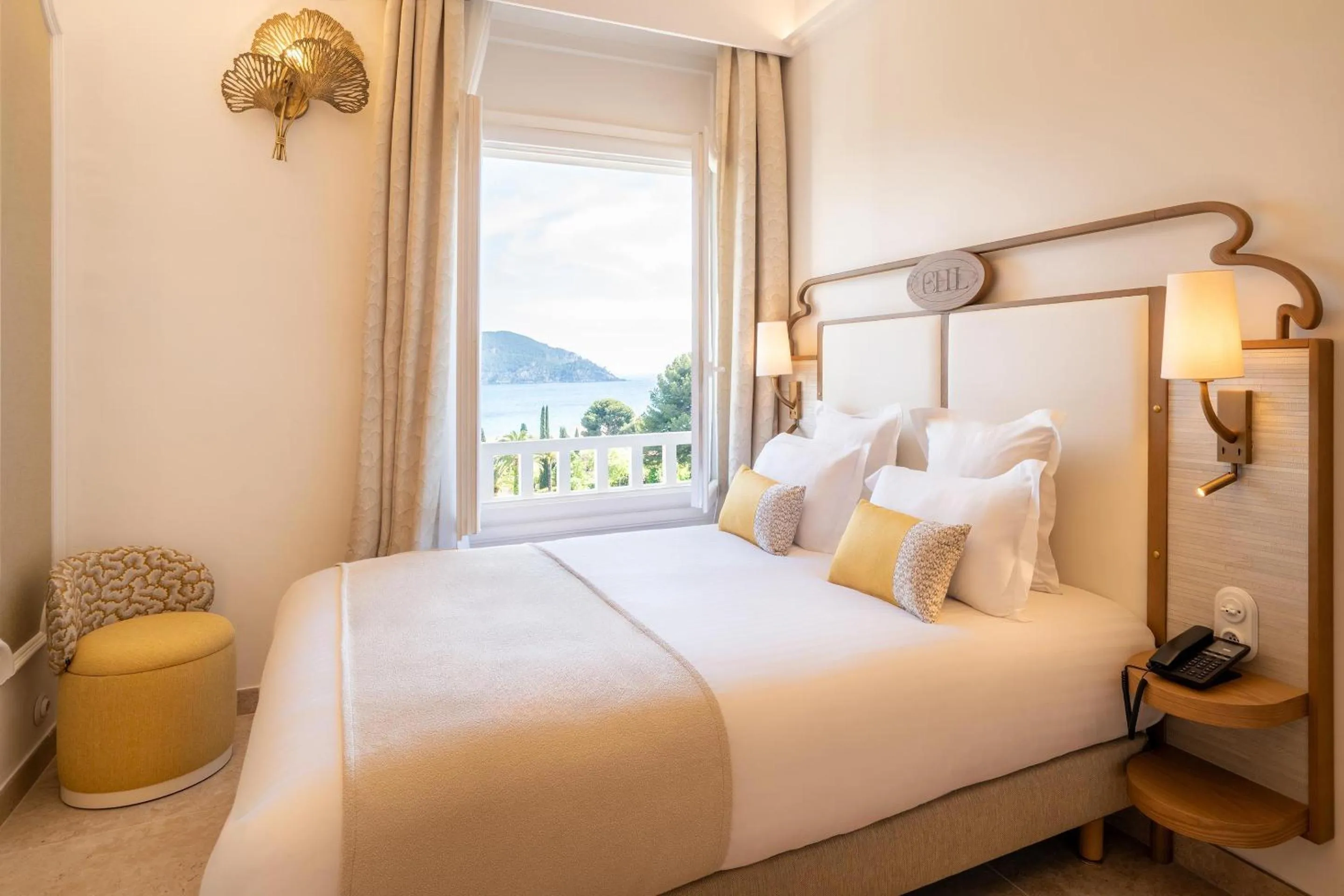 Bedroom, Bed in Grand Hotel Des Lecques; BW Signature Collection