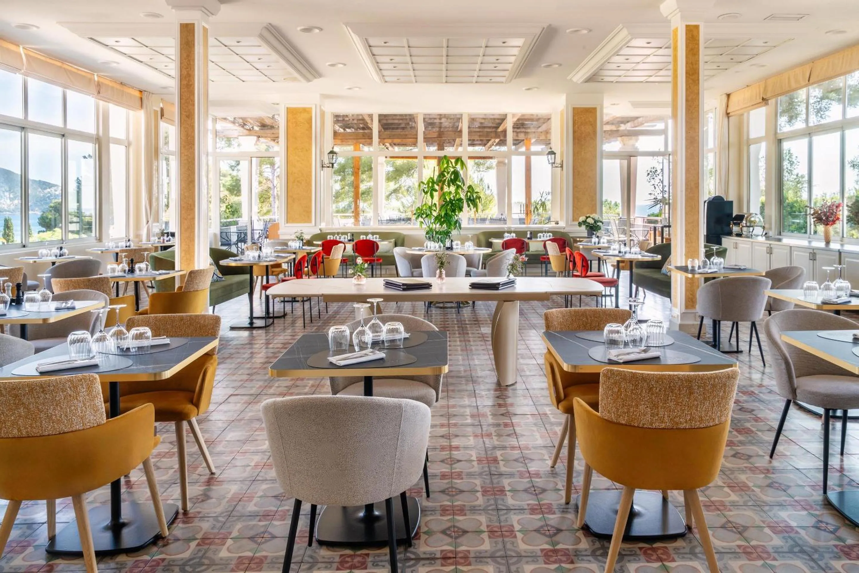 Restaurant/places to eat in Grand Hotel Des Lecques; BW Signature Collection