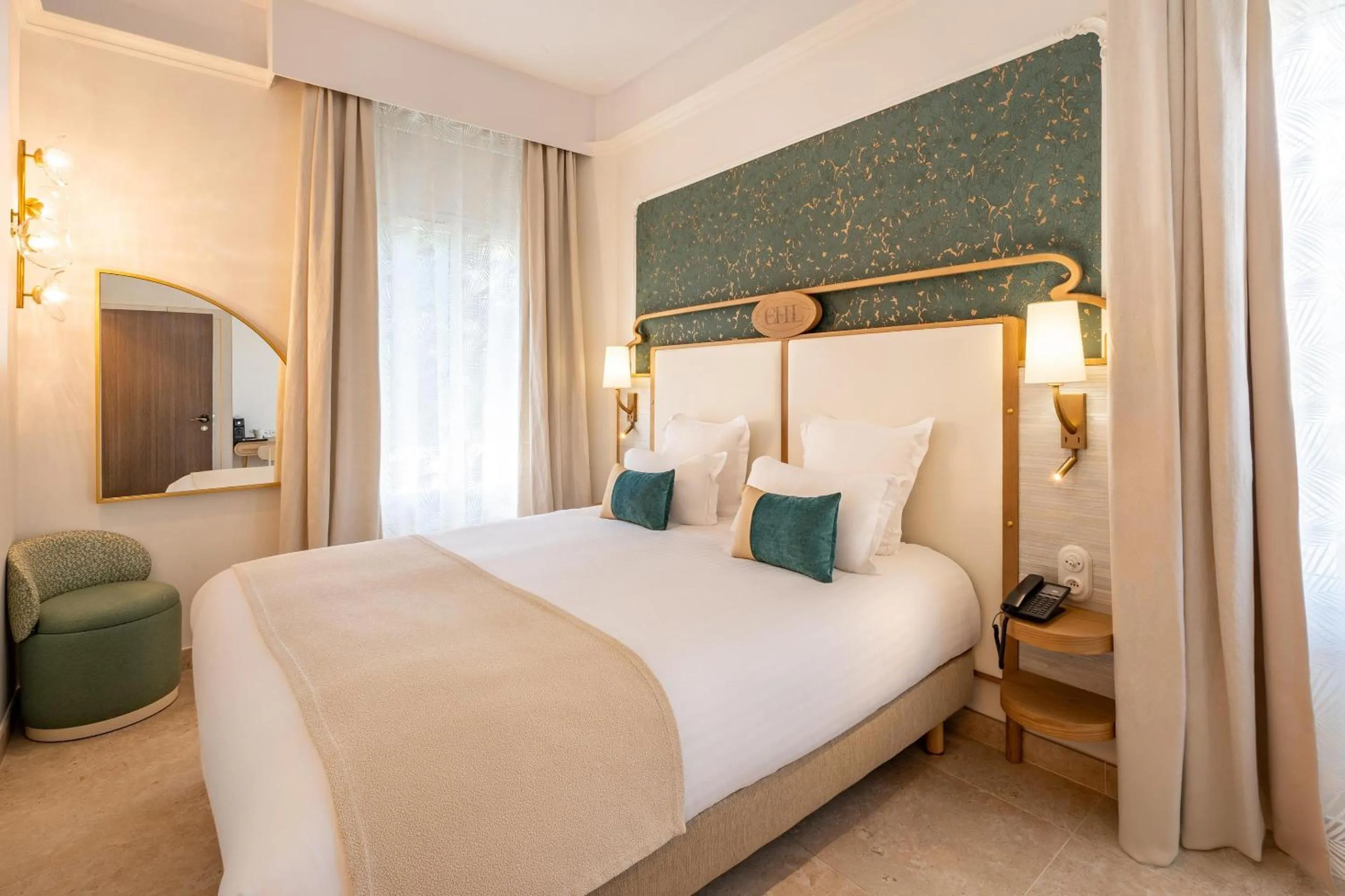 Bedroom, Bed in Grand Hotel Des Lecques; BW Signature Collection