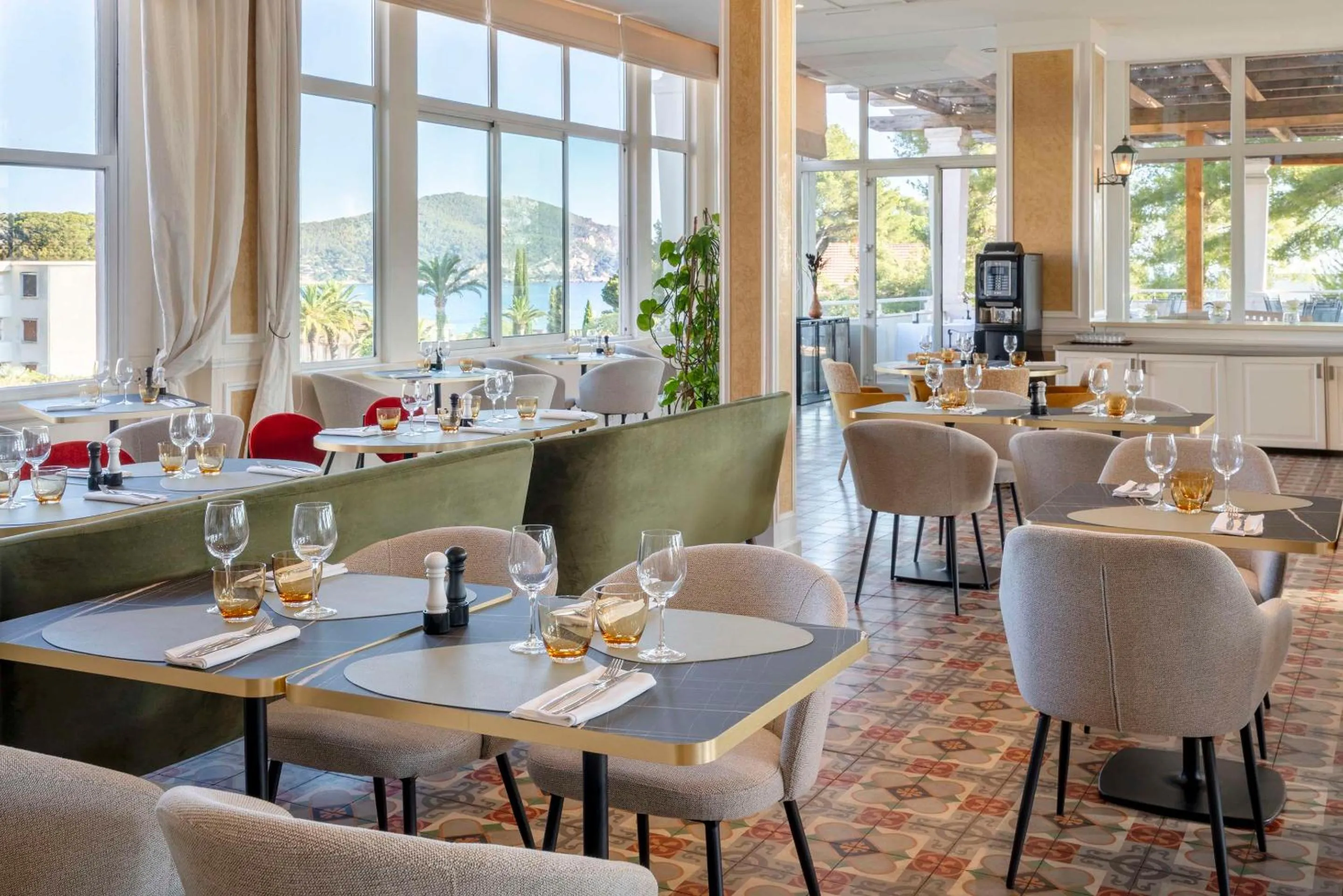 Restaurant/places to eat in Grand Hotel Des Lecques; BW Signature Collection
