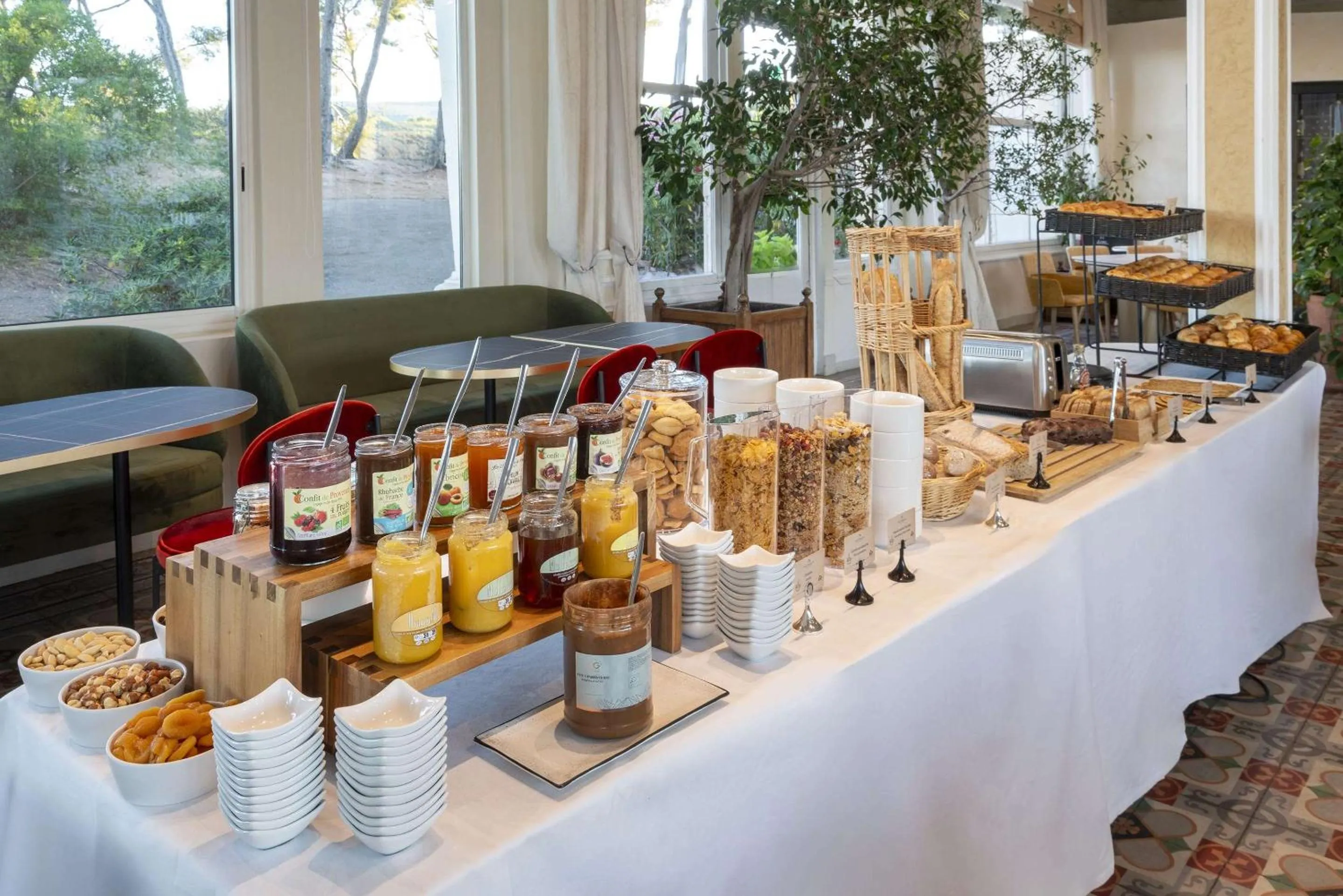 Restaurant/places to eat in Grand Hotel Des Lecques; BW Signature Collection