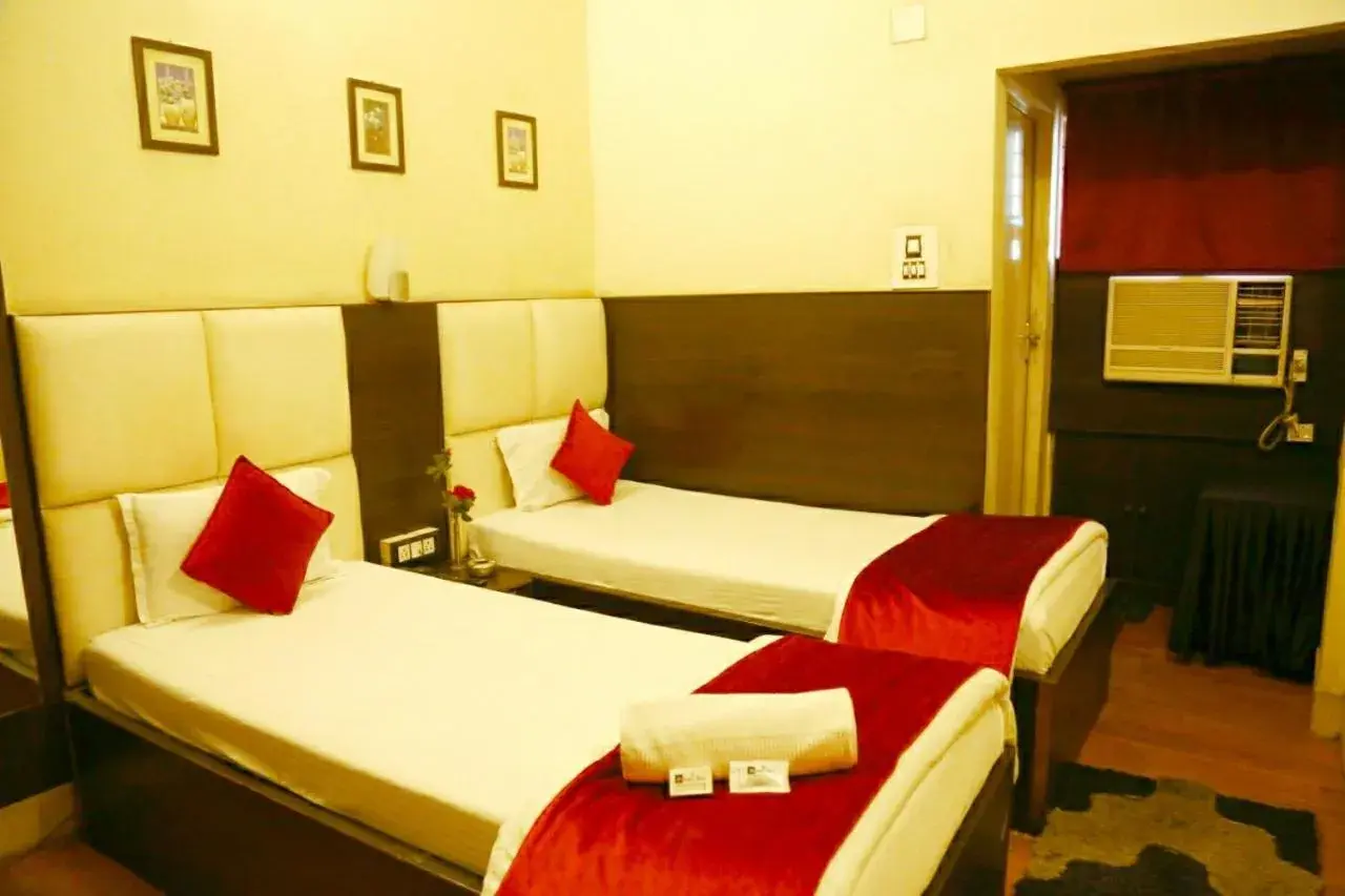 Deluxe Room in Hotel Holideiinn Deluxe Room in Hotel Holideiinn