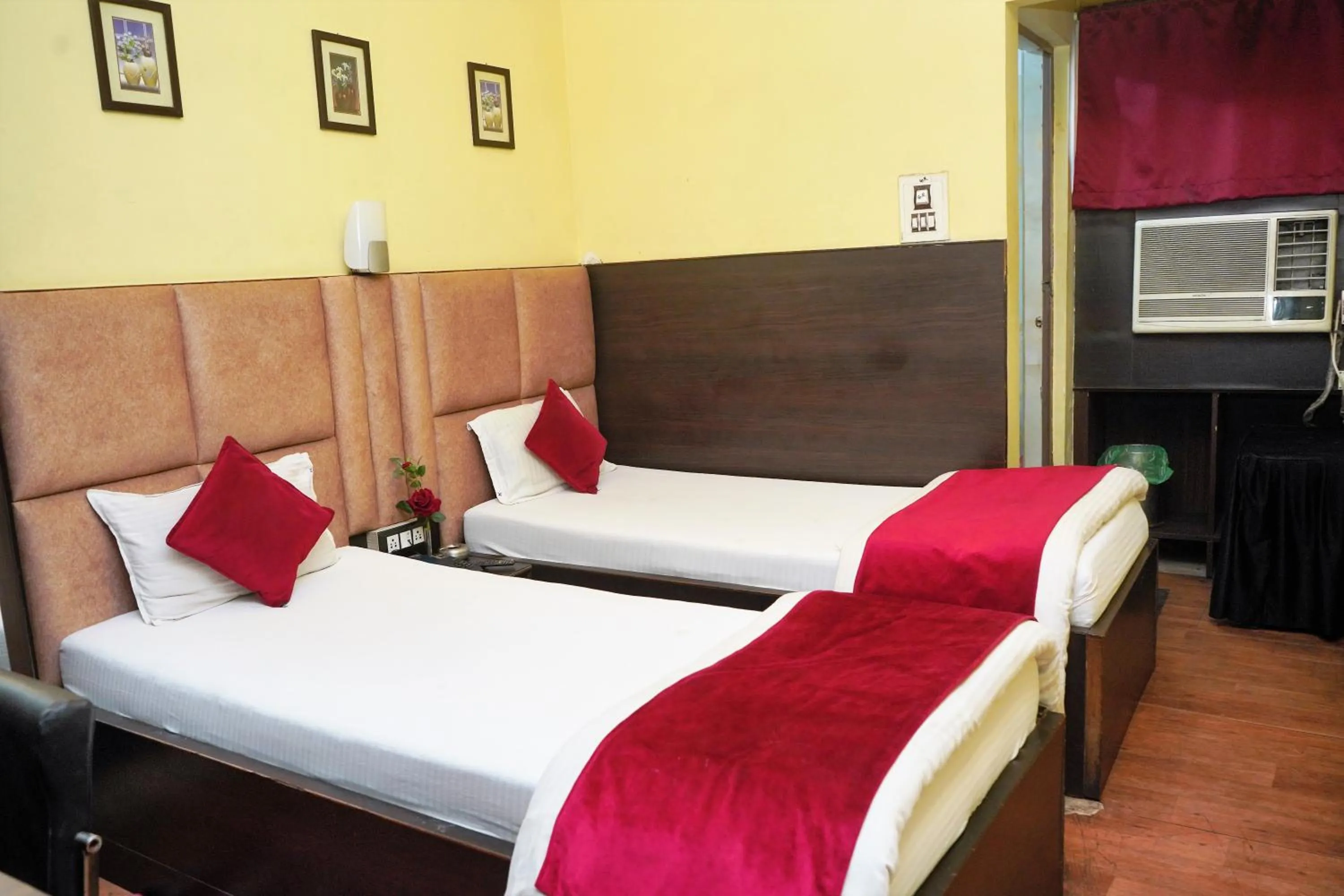 Bed in Hotel Holideiinn