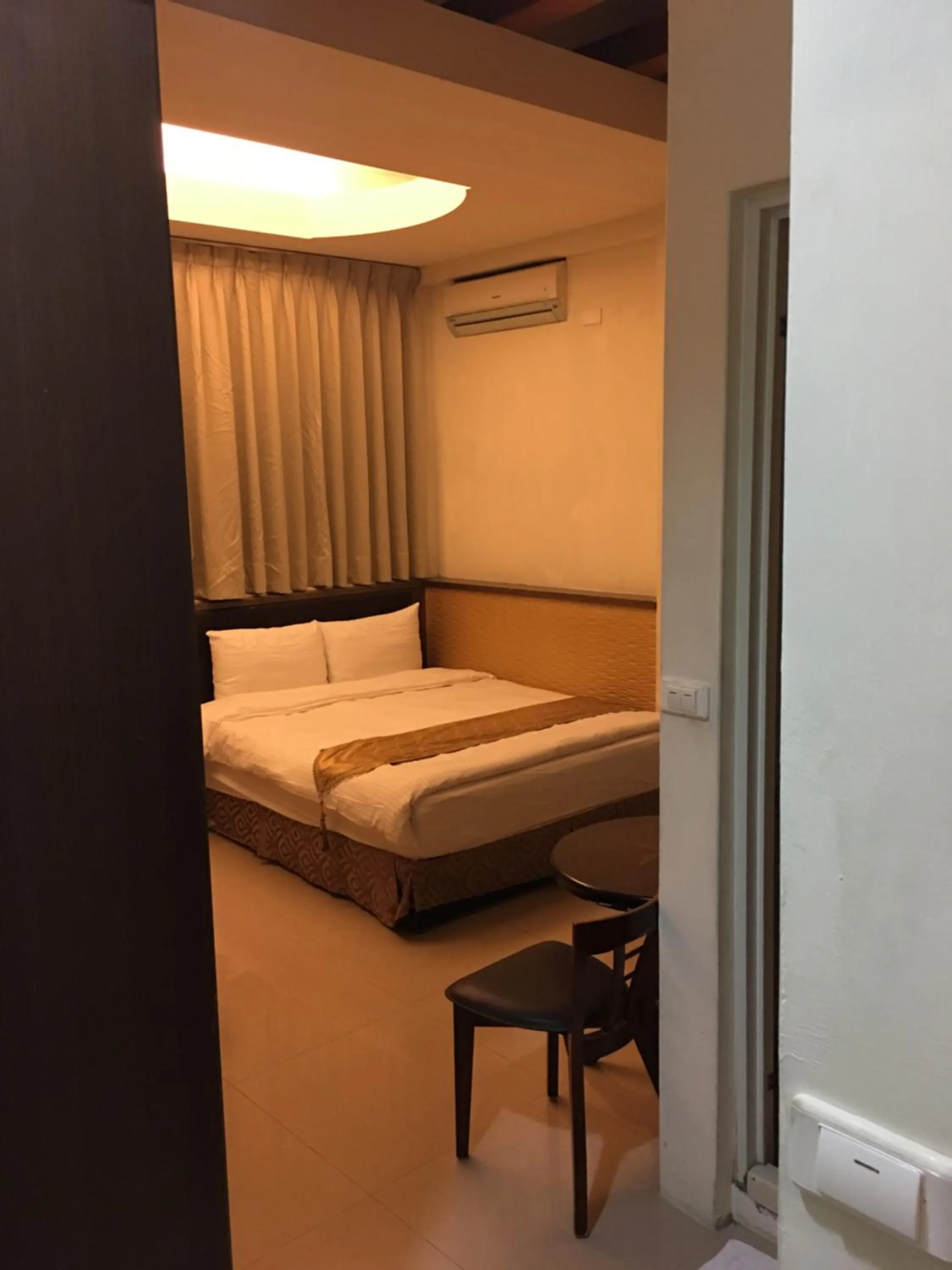 bunk bed, Bed in Ri Yue Hu Pan Resort
