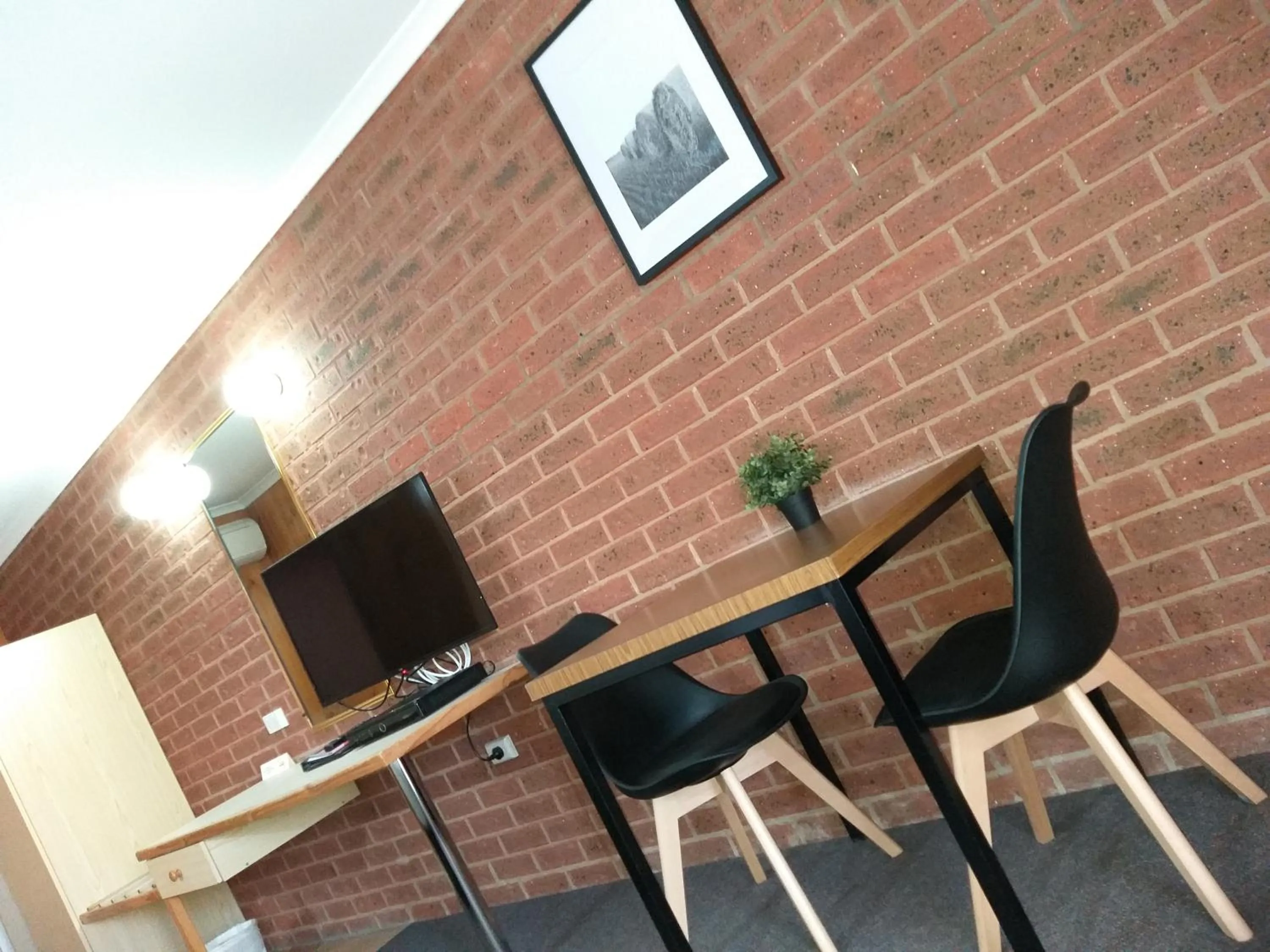 Dining area in Country Mile Motor Inn