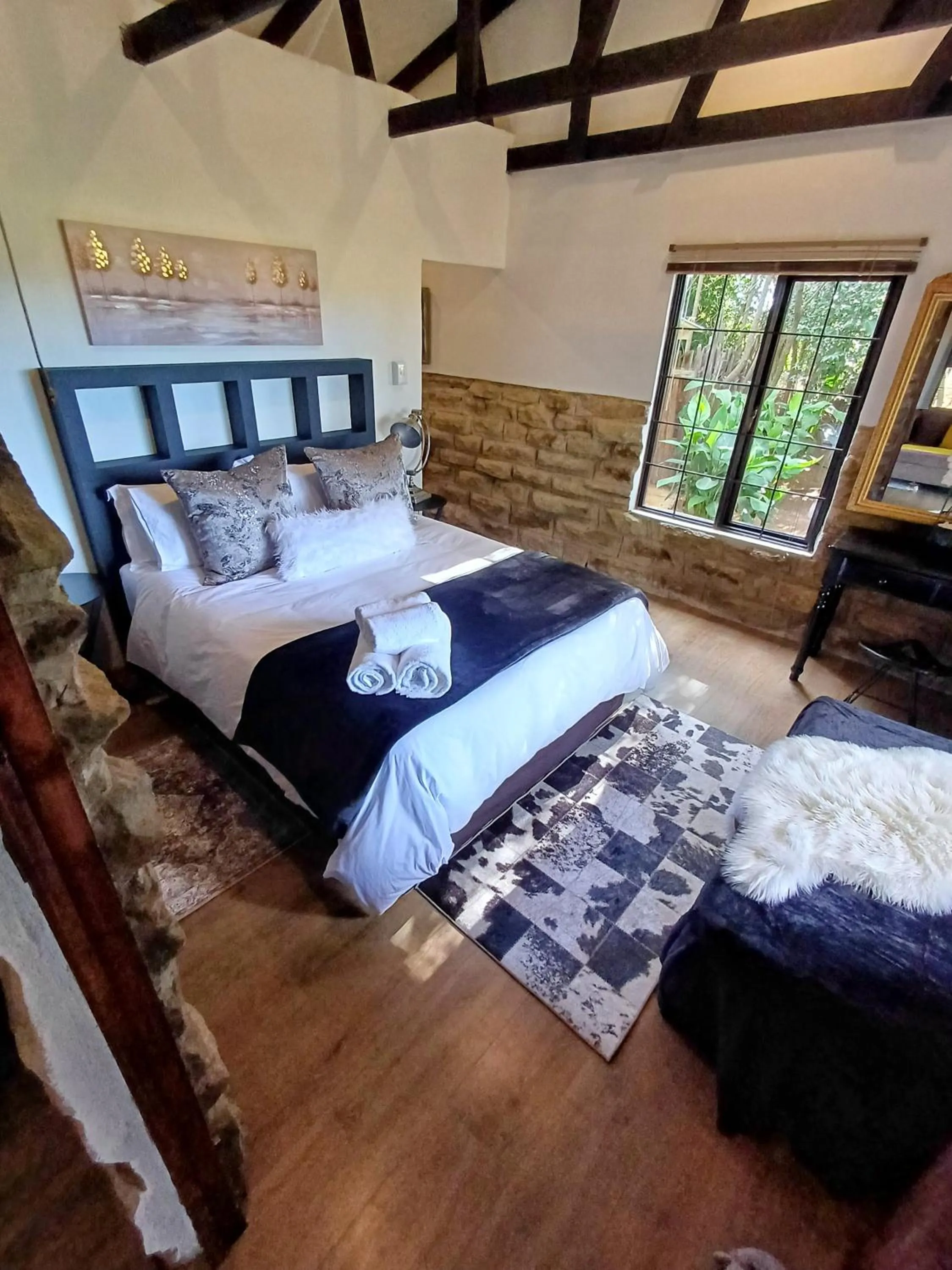 Photo of the whole room, Bed in Affi lande Boetiek guestfarm