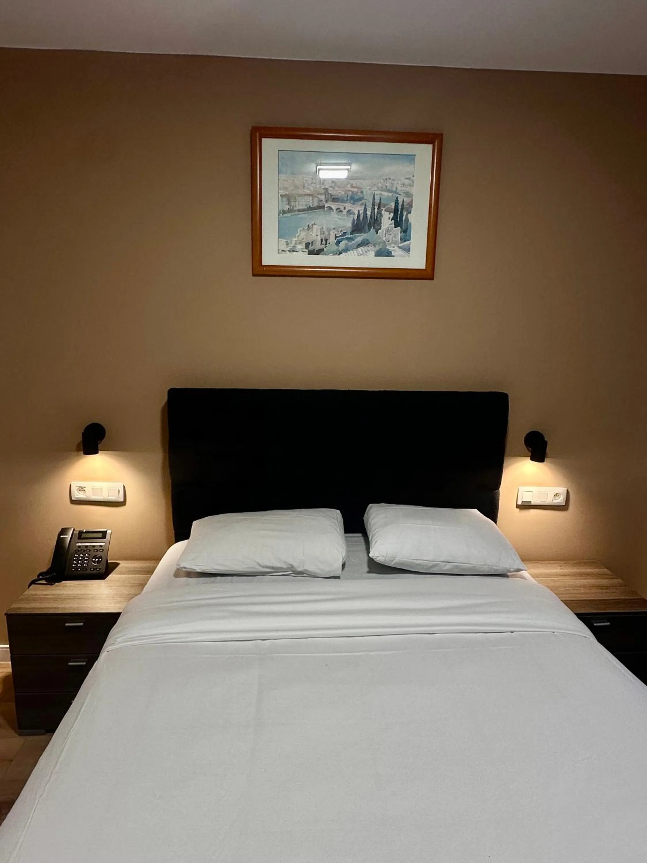 View (from property/room), Bed in Hotel Albert