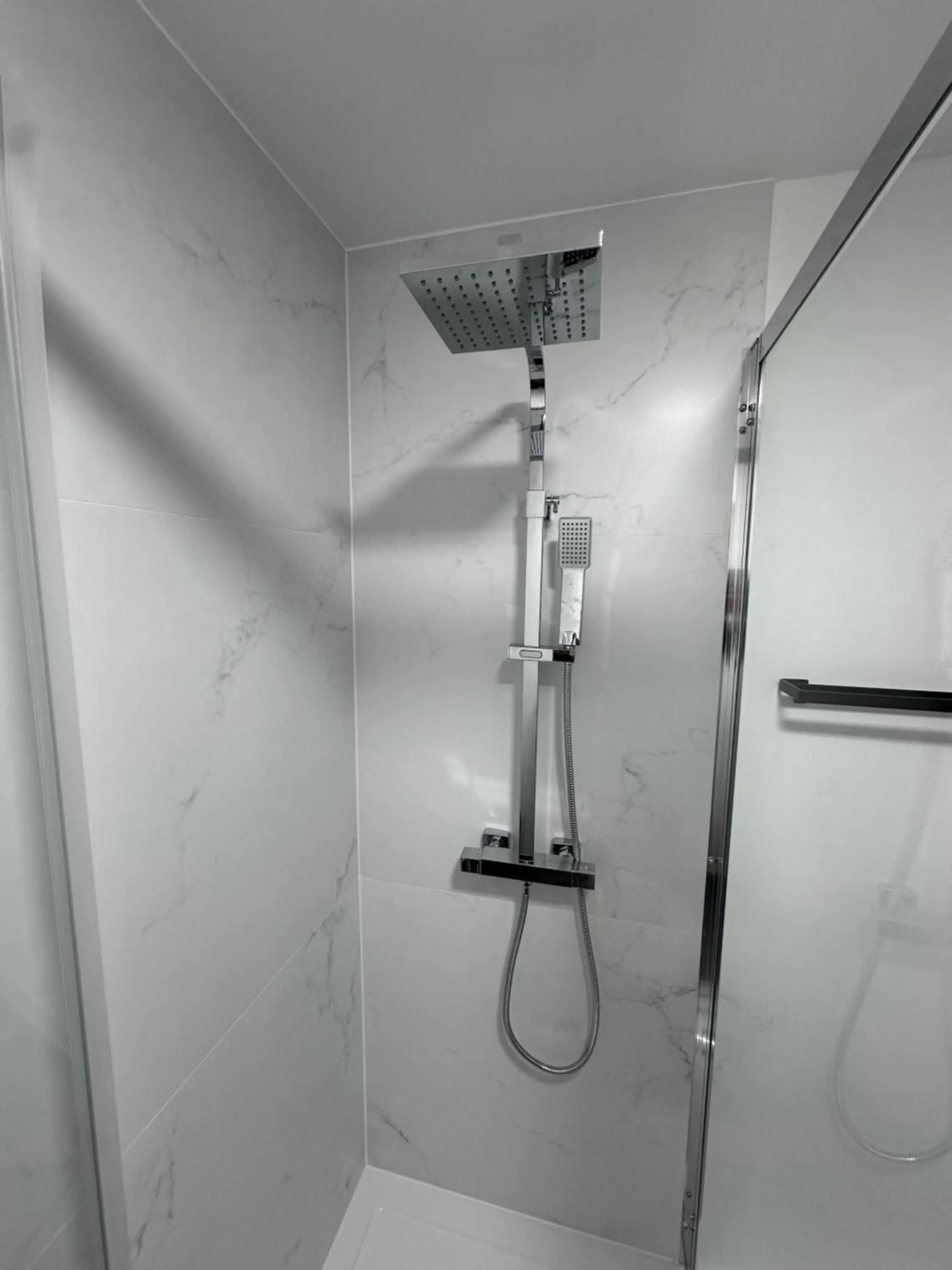 Shower in Hotel Albert