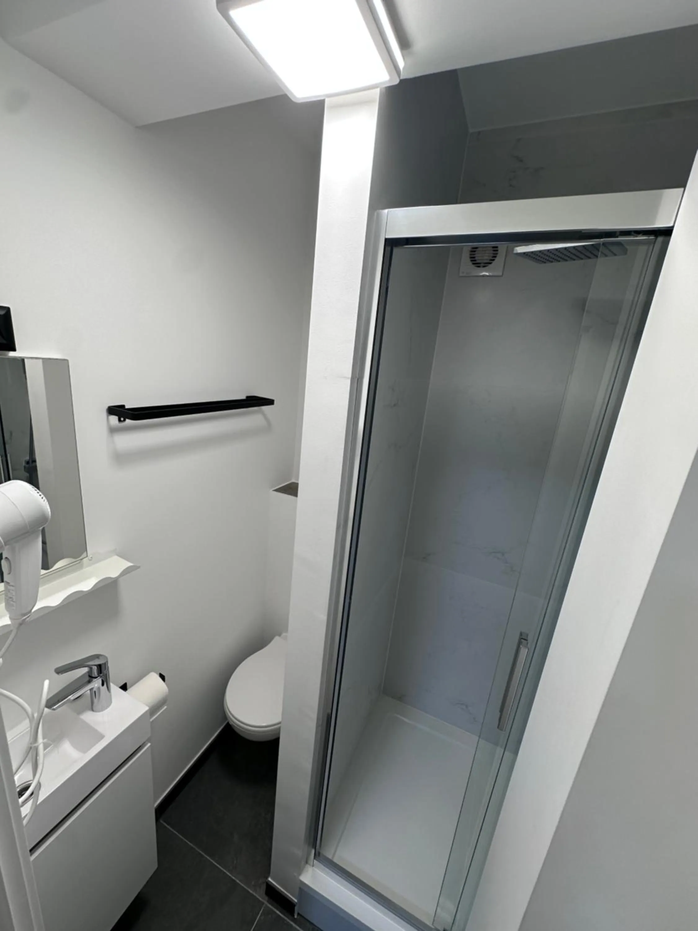 Shower in Hotel Albert