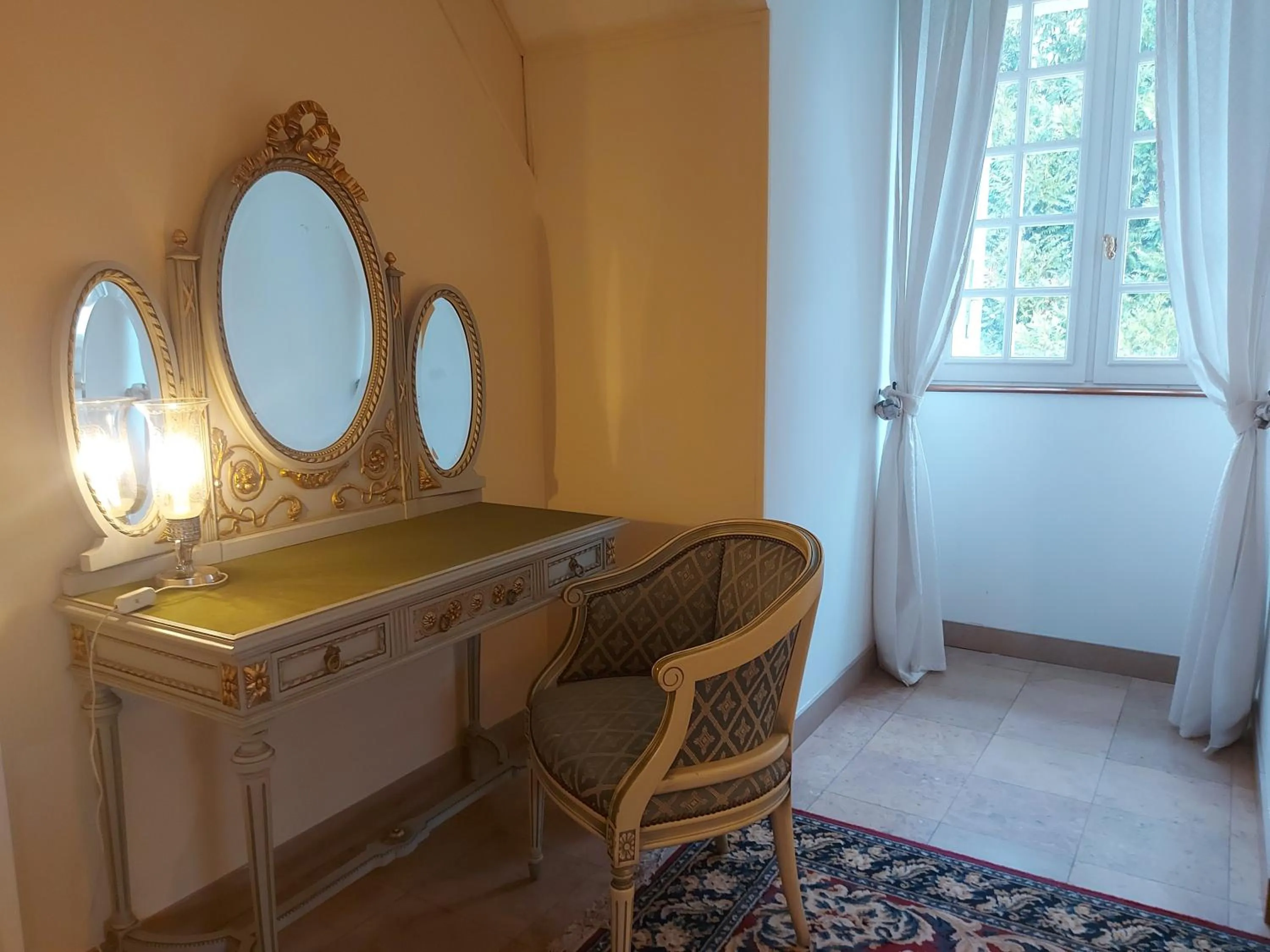 Bedroom in Le Belvédère