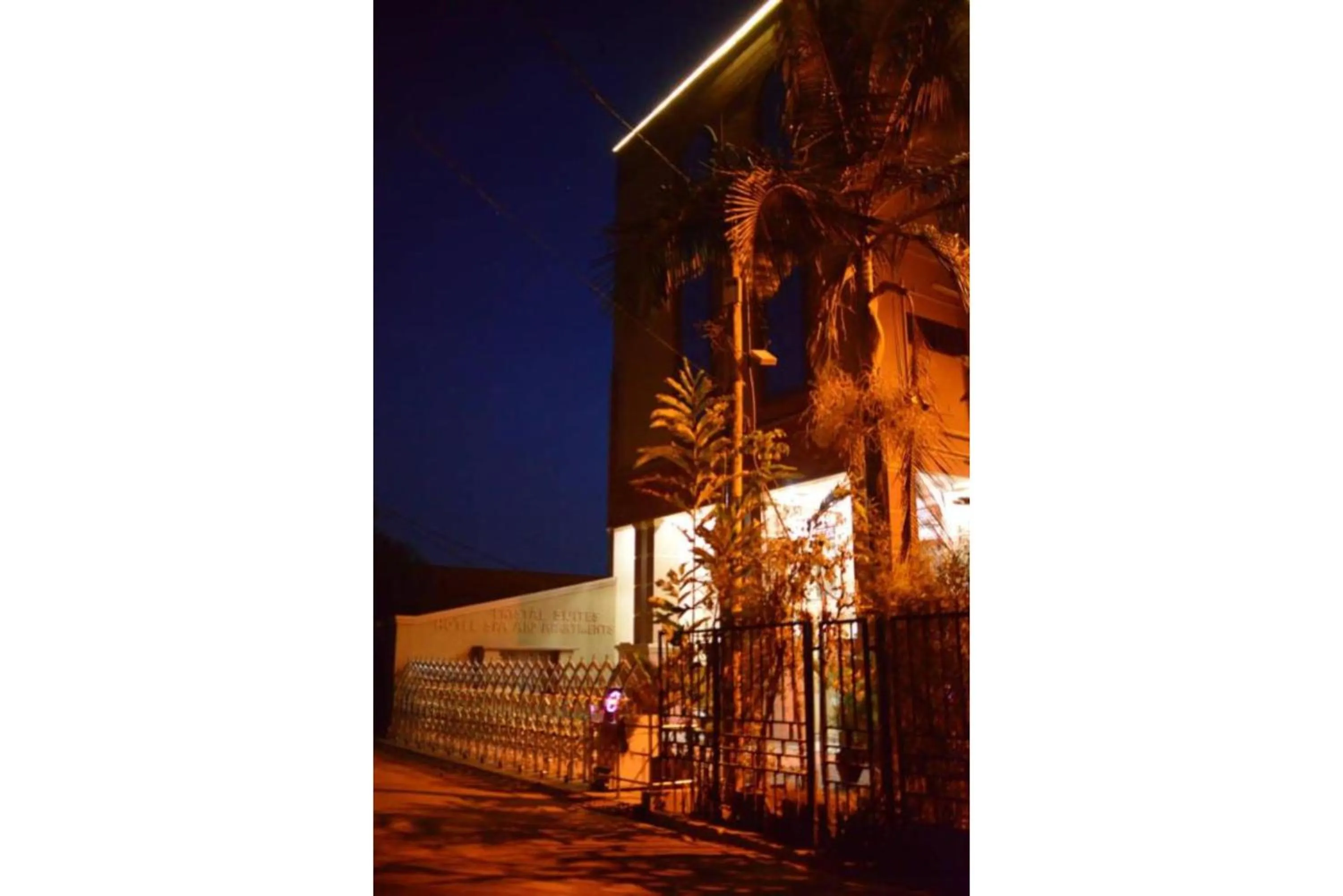 Night in Crystal Suites & Apartments