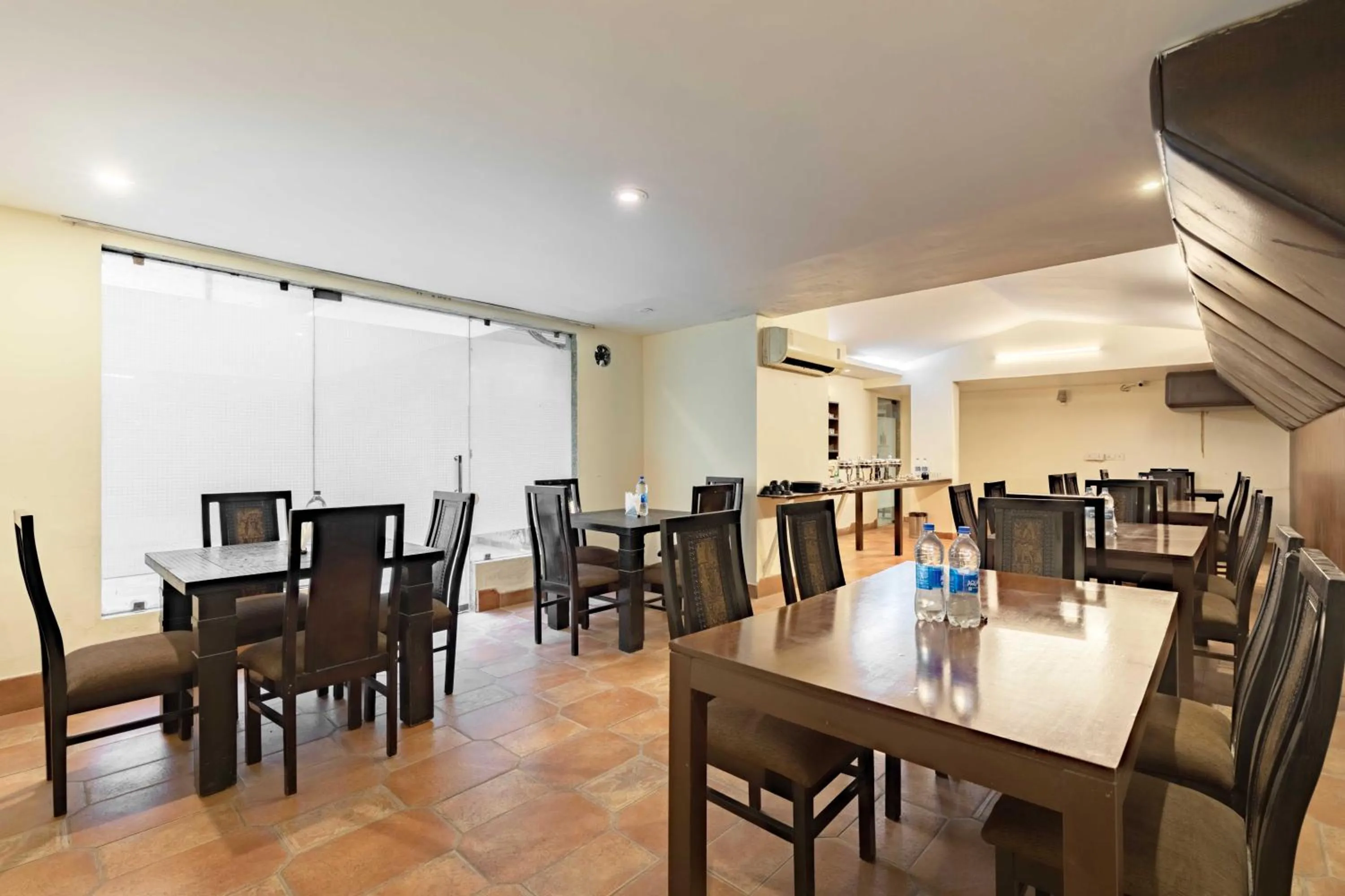 Restaurant/places to eat in Treebo White Castle, Gurgaon