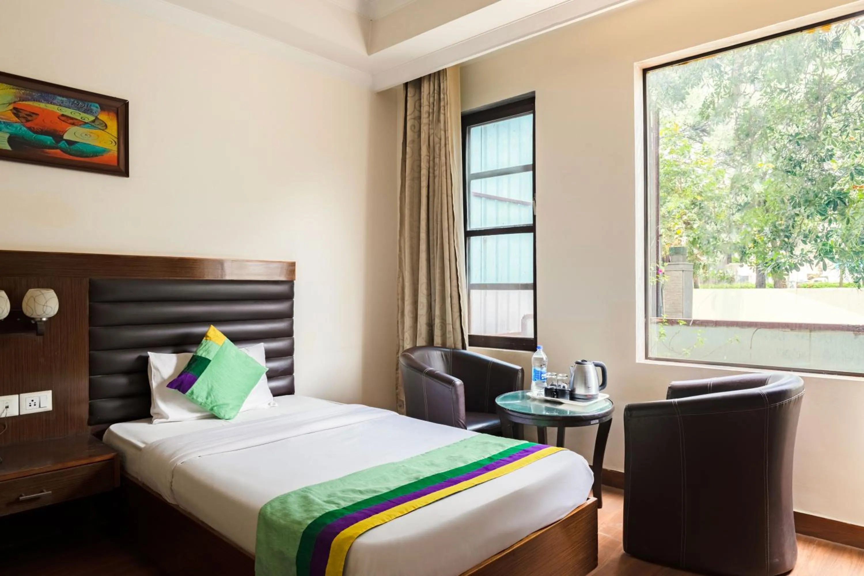 Bathroom, Bed in Treebo White Castle, Gurgaon