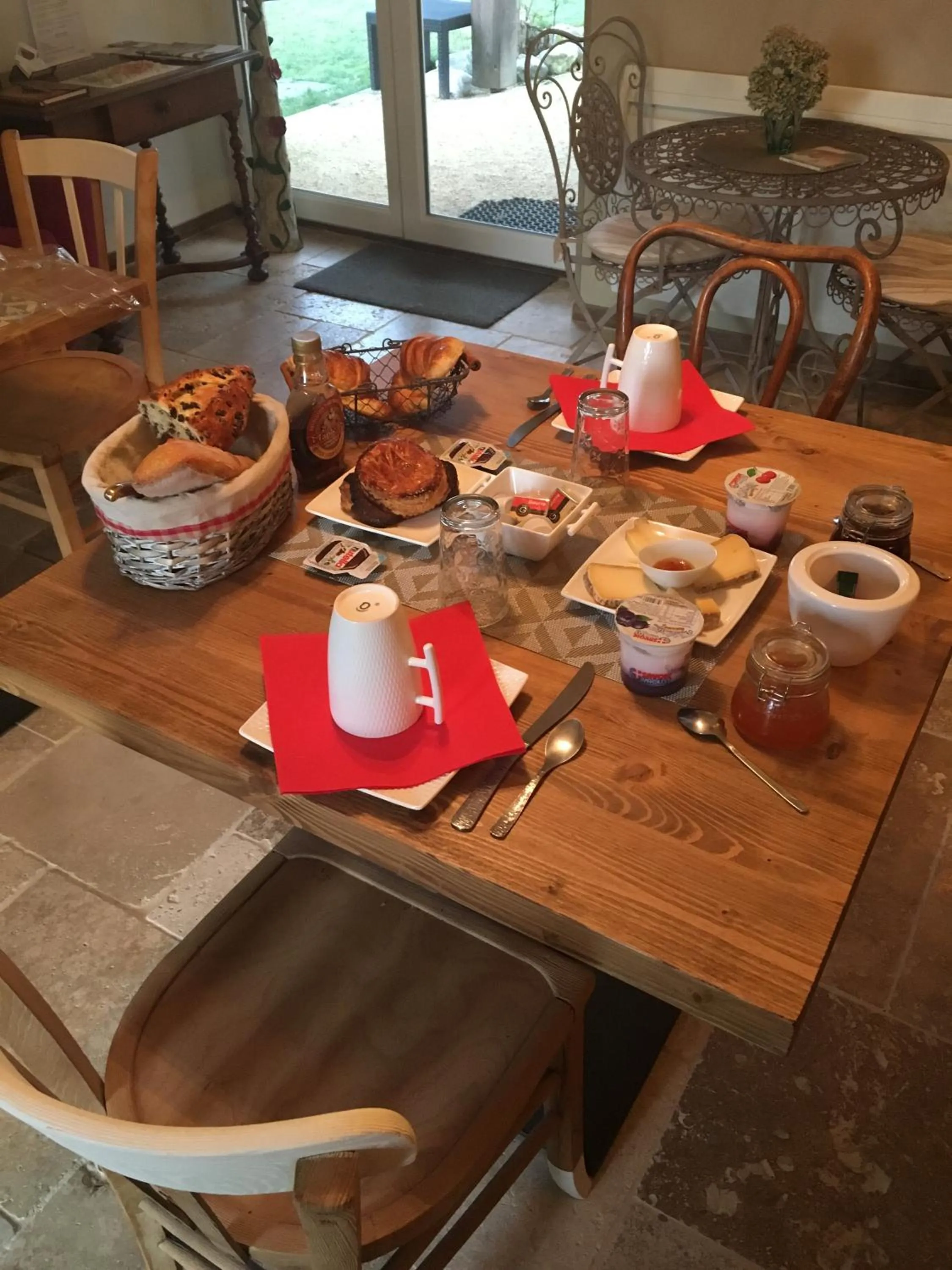 Food and drinks in Antre Lacs