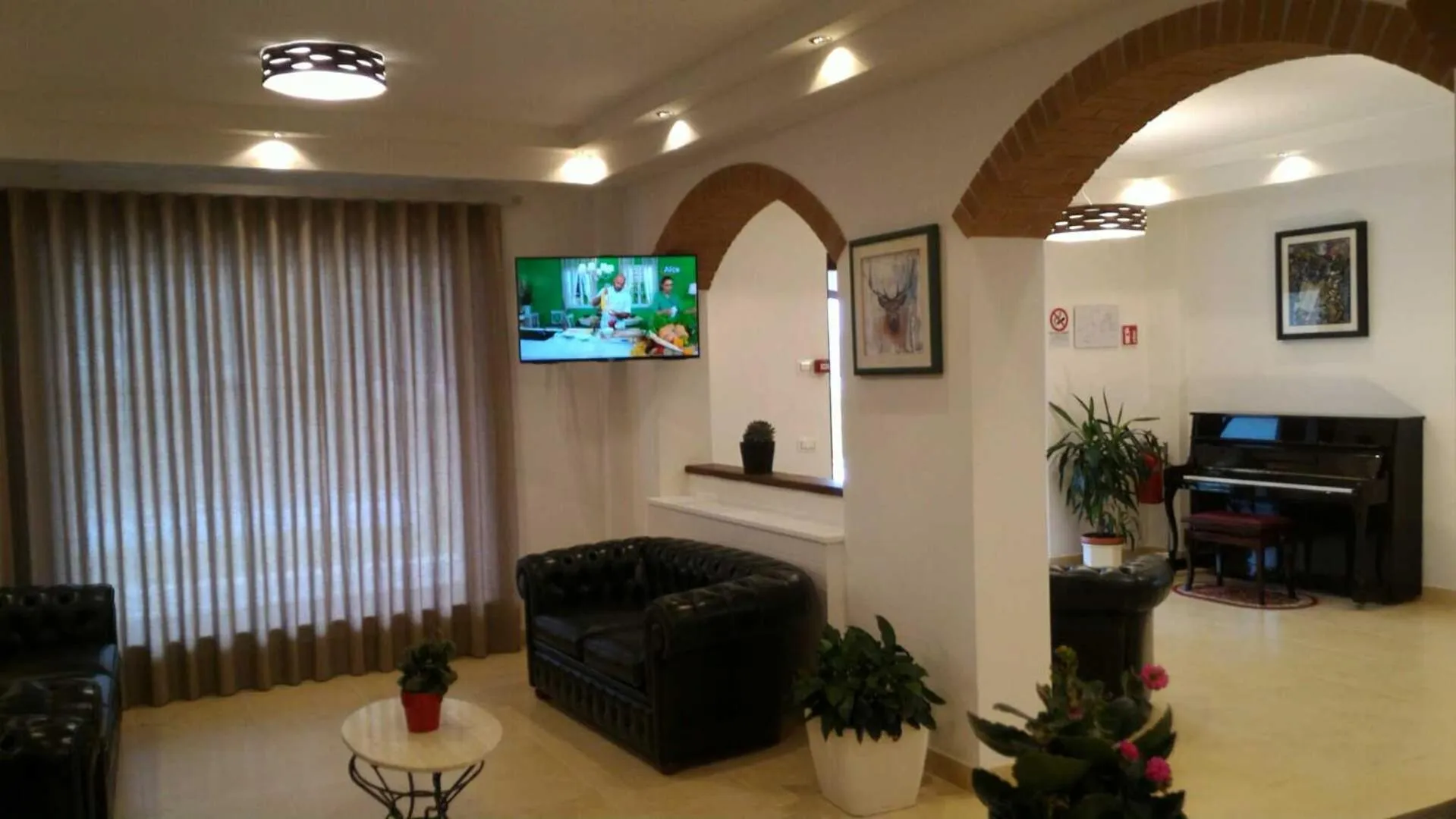 Communal lounge/ TV room in Hotel Il Bucaneve