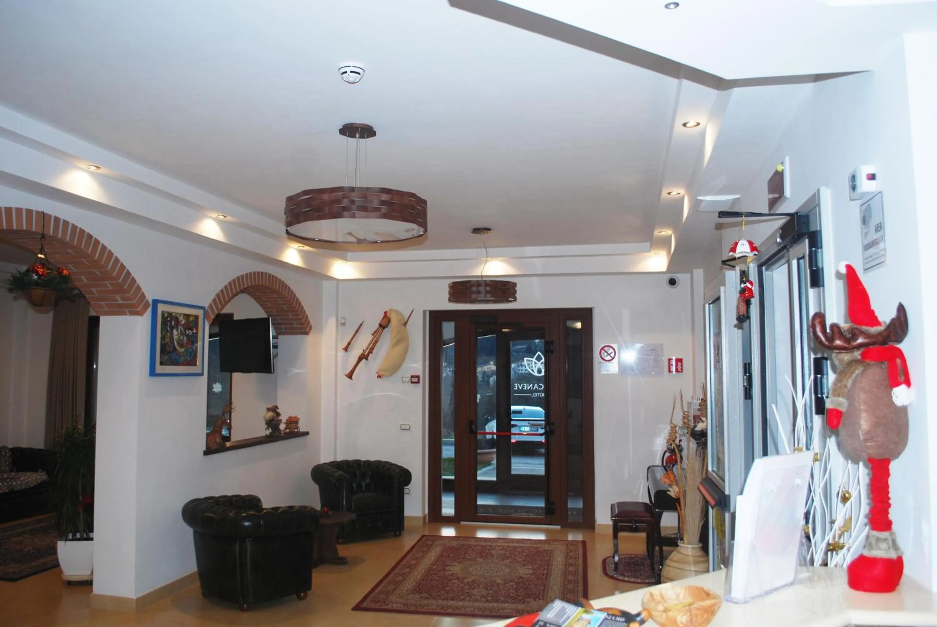 Communal lounge/ TV room in Hotel Il Bucaneve