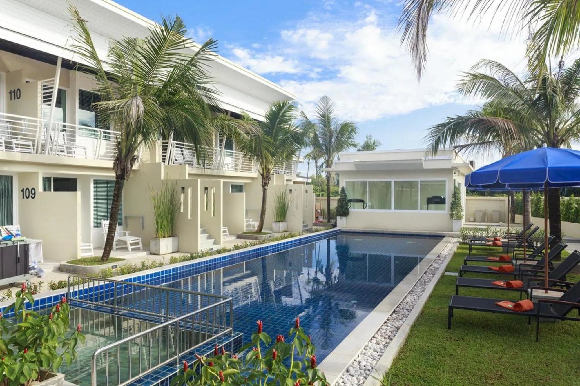 Swimming pool in Impress Resort