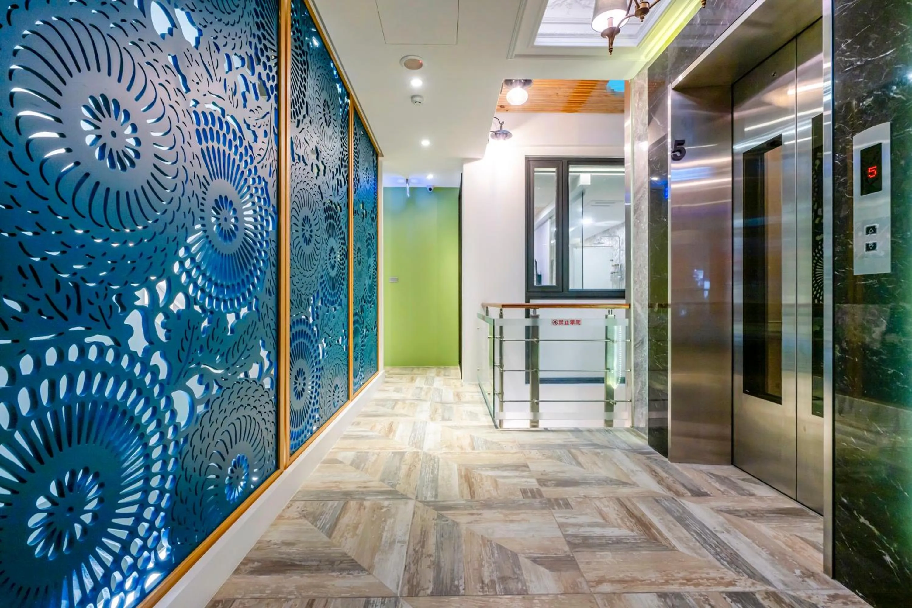 elevator in Han Yan Design Hotel