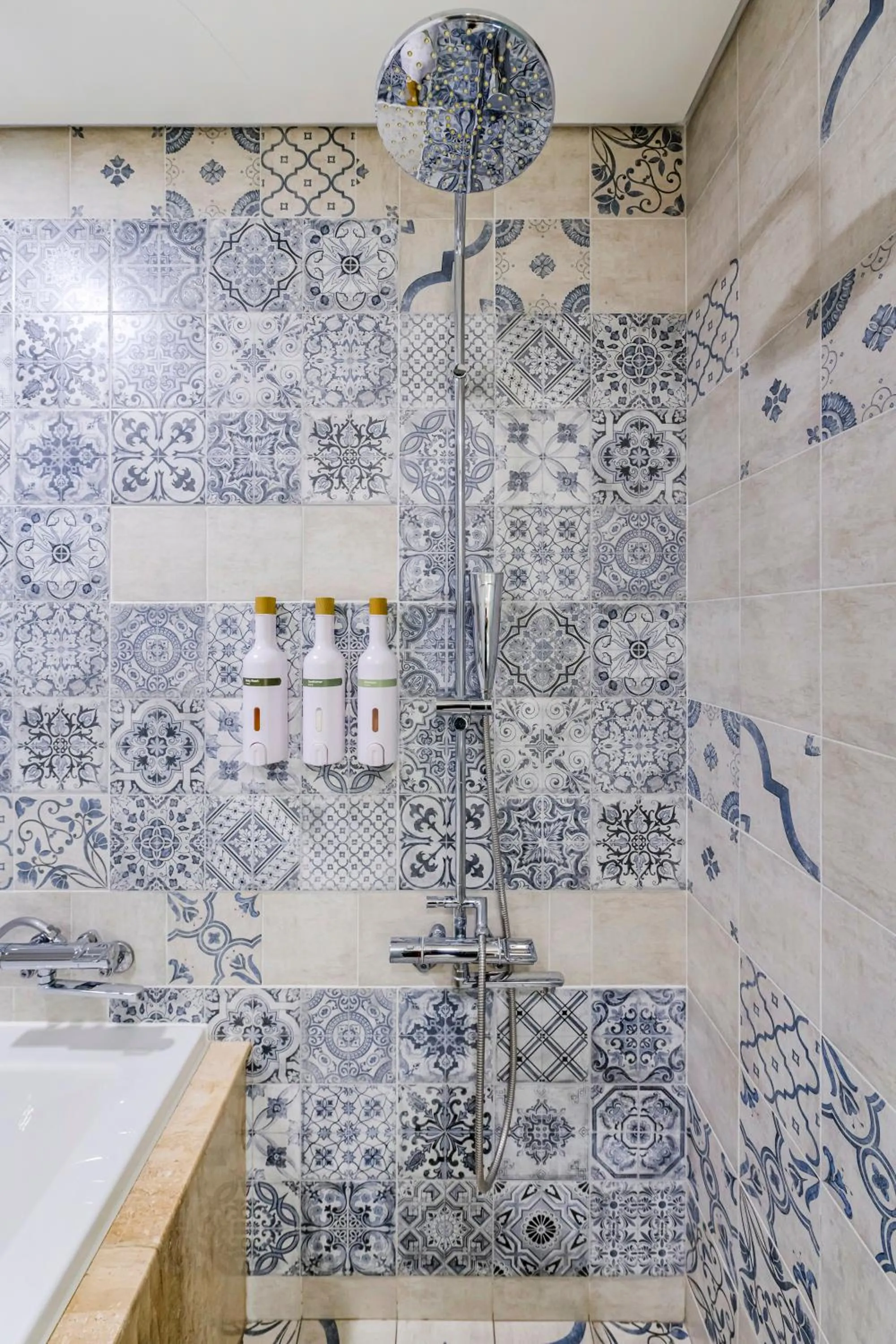 Shower in Han Yan Design Hotel