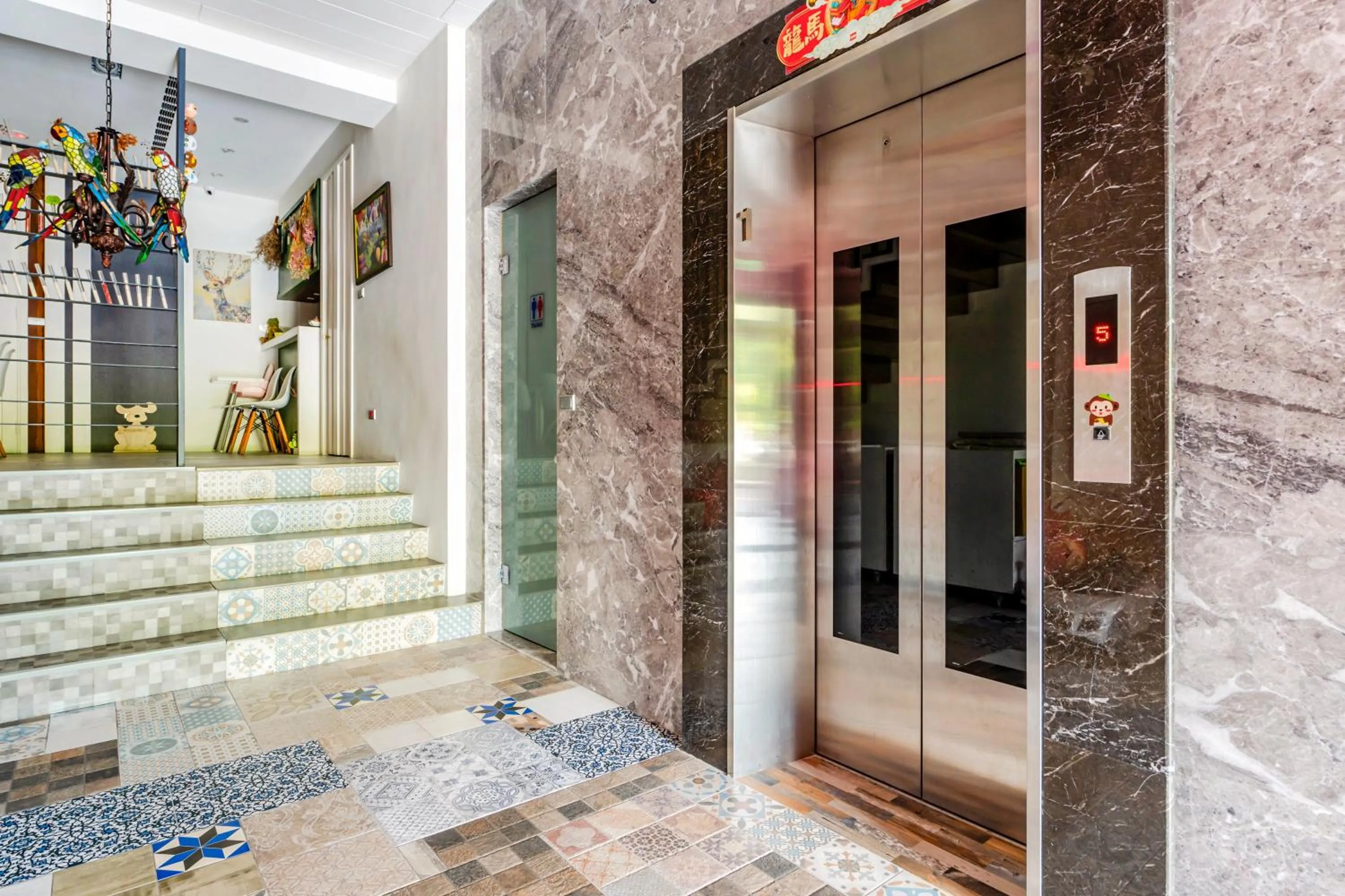 elevator in Han Yan Design Hotel