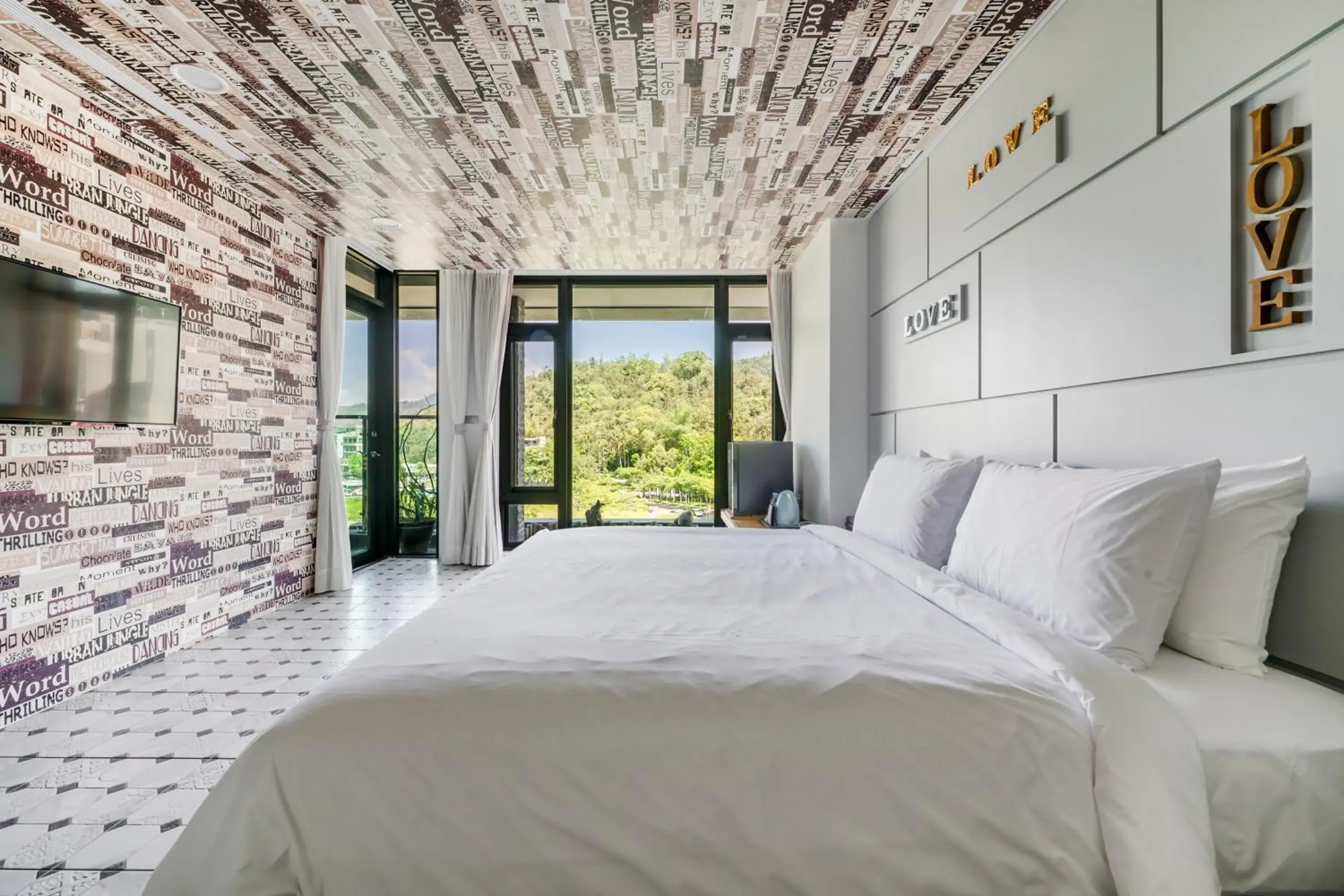 Deluxe Double Room with Balcony in Han Yan Design Hotel Deluxe Double Room with Balcony in Han Yan Design Hotel