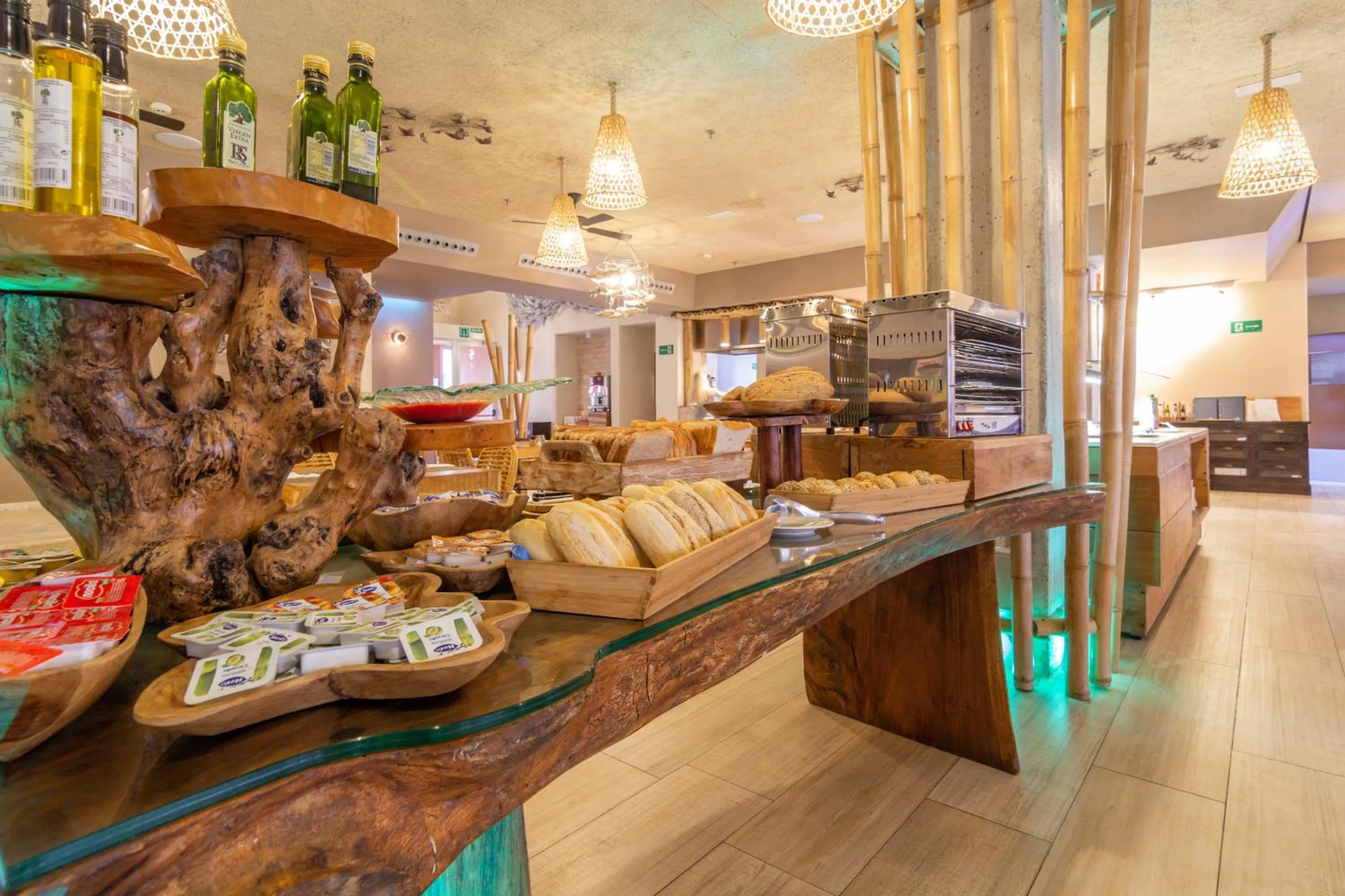 Buffet breakfast in Tarifa Lances by QHotels