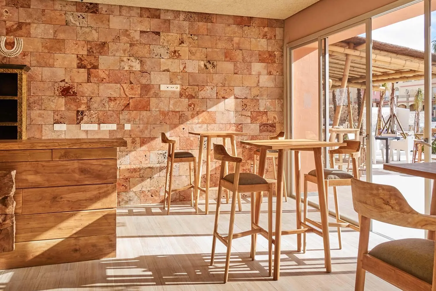 Lounge or bar in Tarifa Lances by QHotels