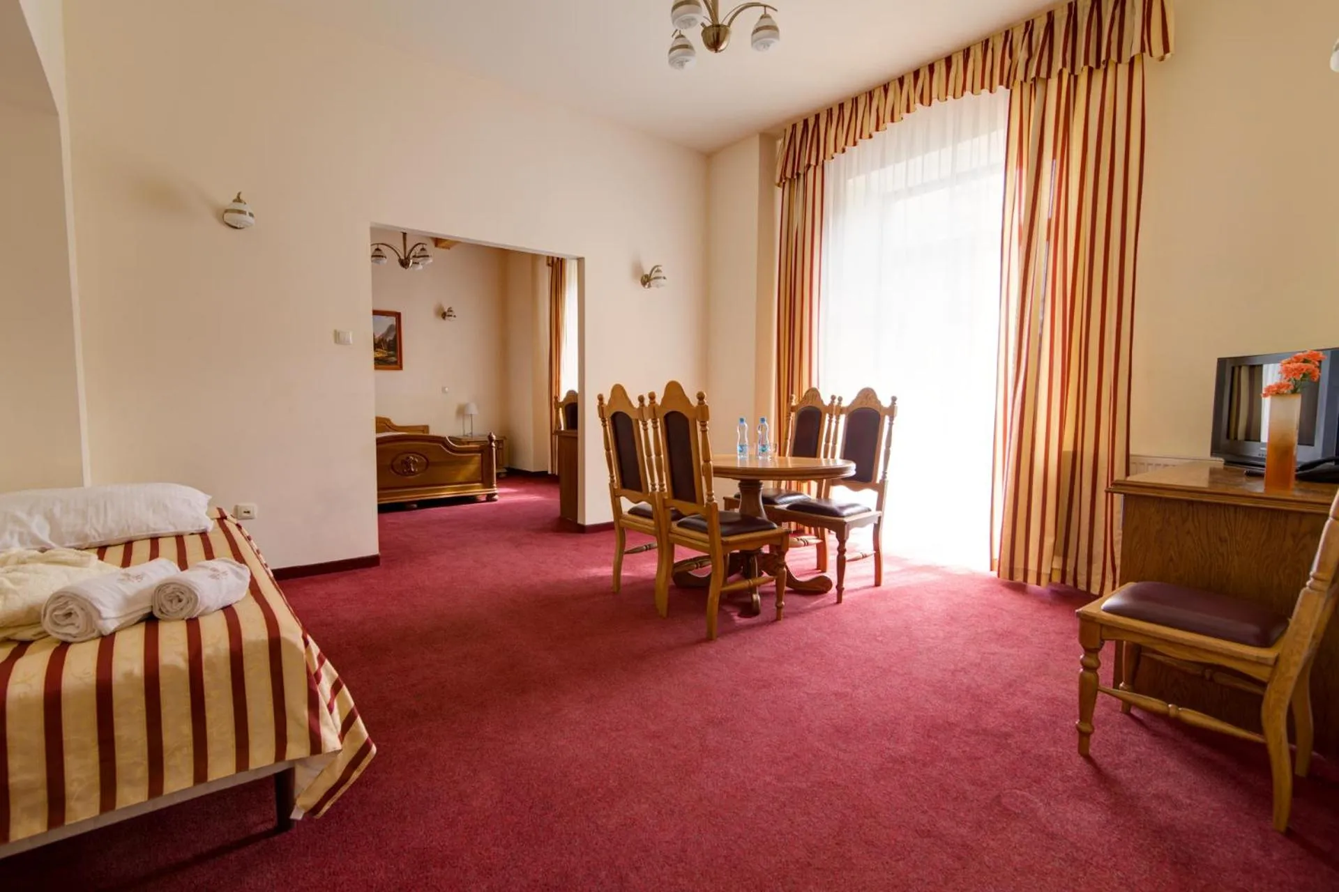Living room, Bed in Apartamenty Renesans