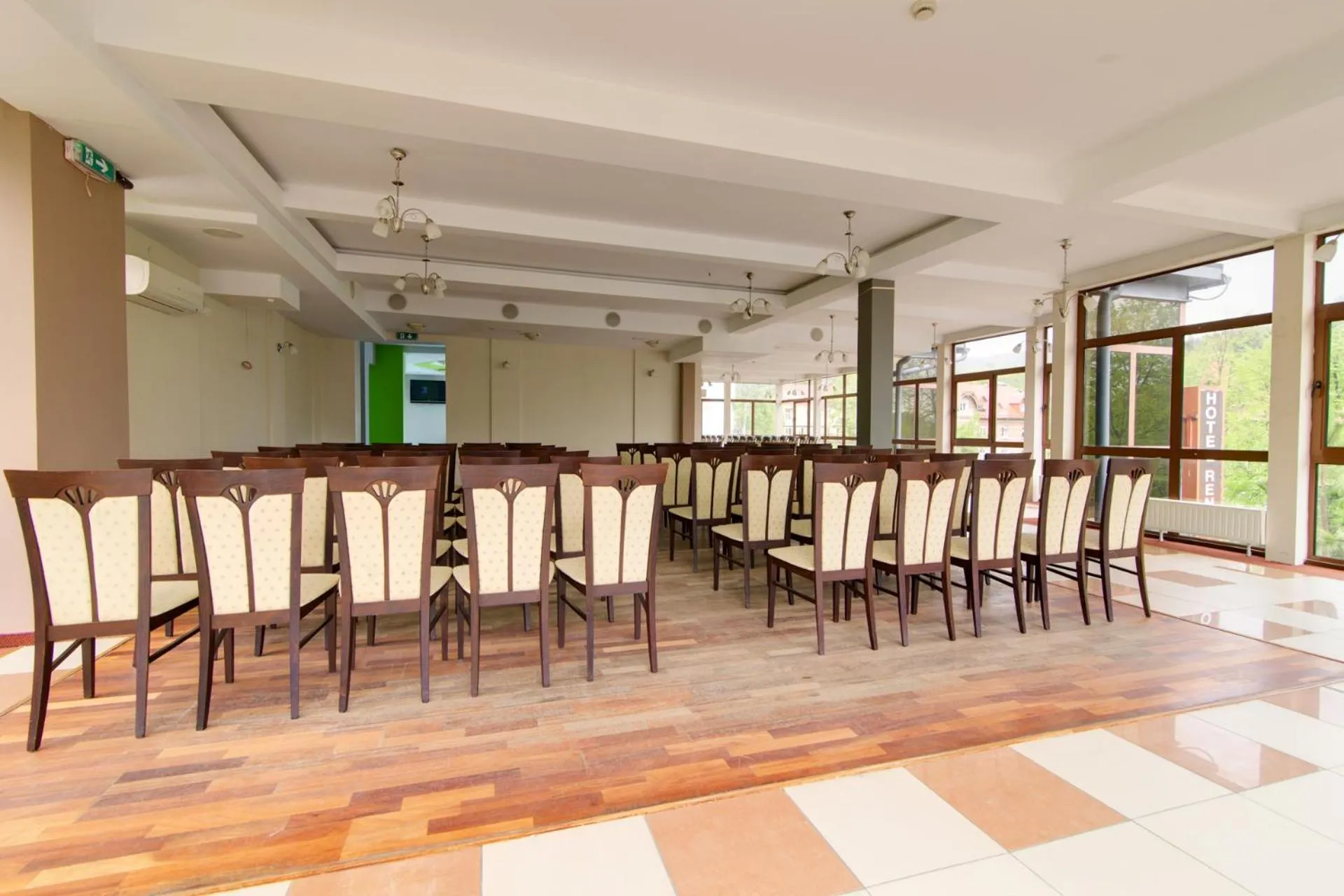 Business facilities in Apartamenty Renesans