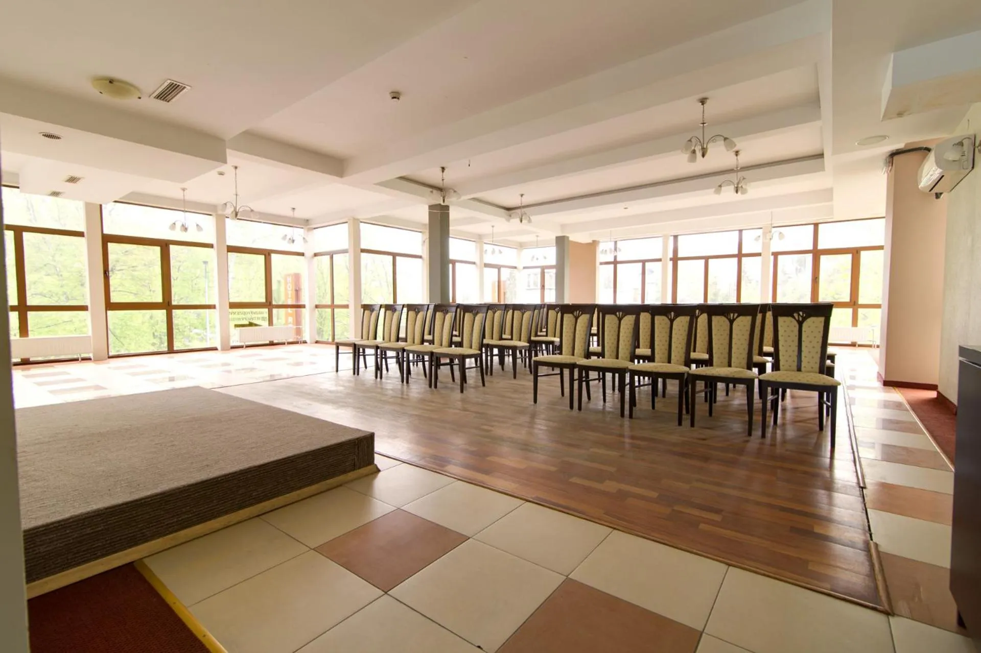 Business facilities in Apartamenty Renesans