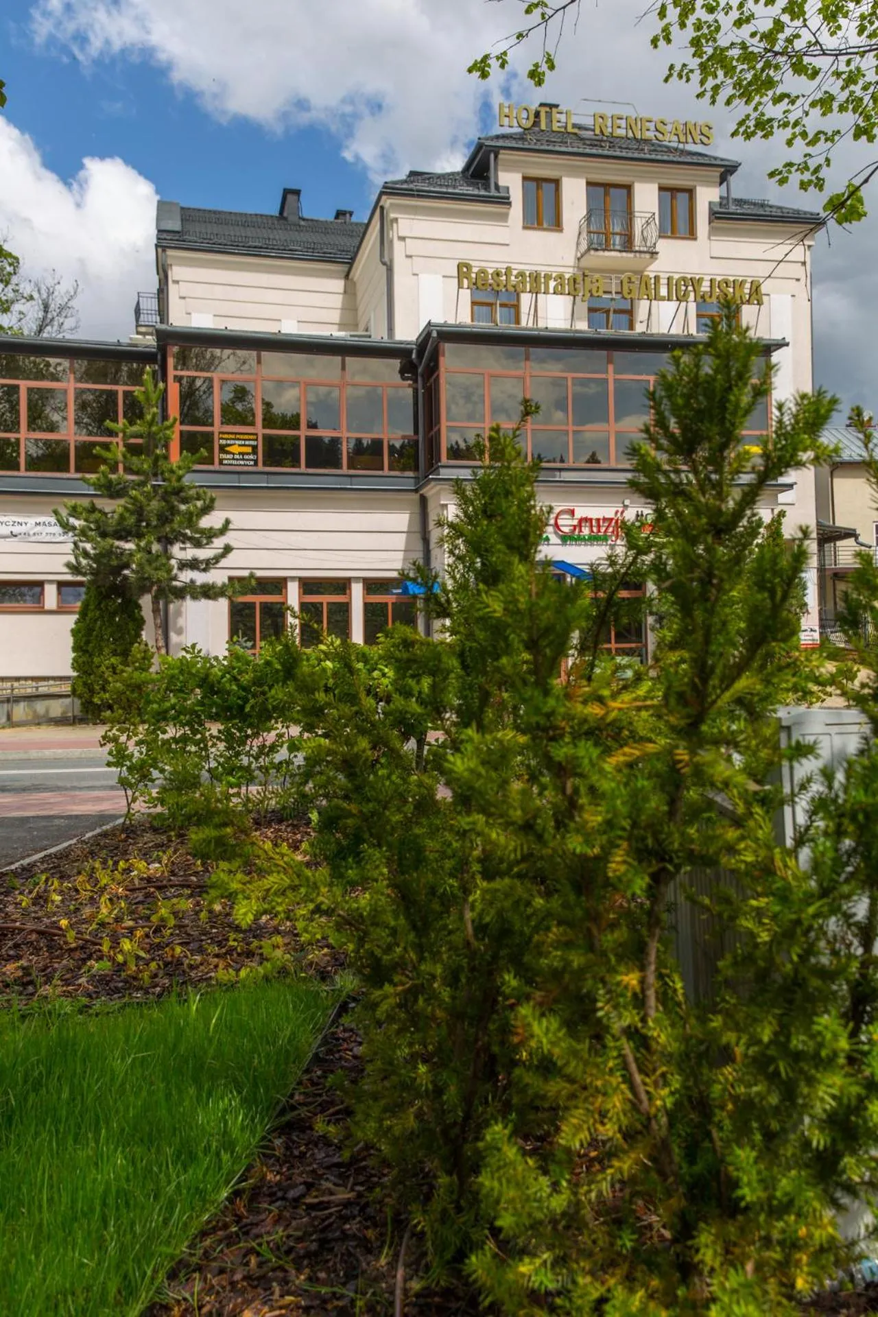 Facade/entrance in Apartamenty Renesans
