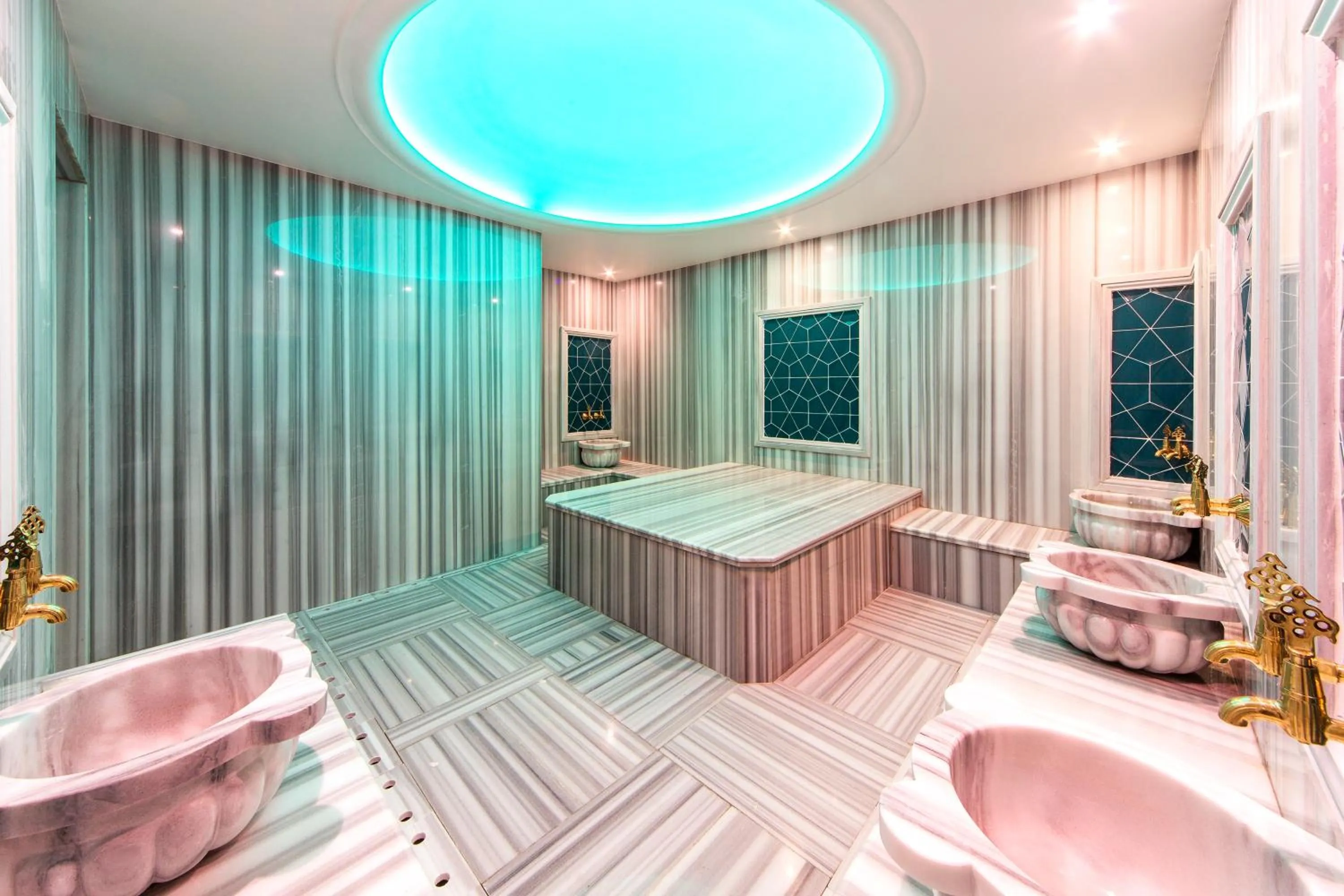 Public Bath in The City Suites