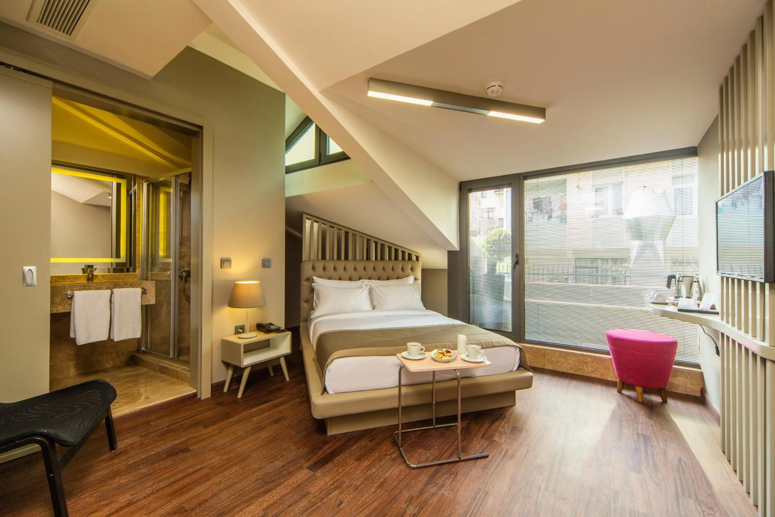 Photo of the whole room, Bed in The City Suites