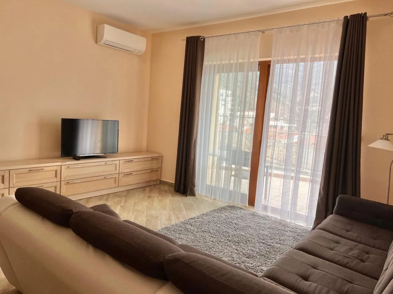 Communal lounge/ TV room, Bed in ApartHotel Belvedere Residence Becici Budva